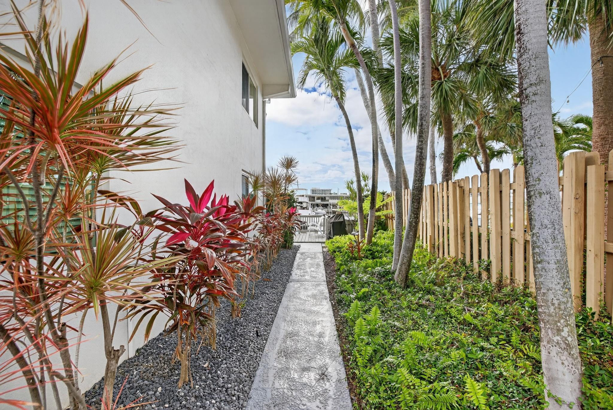 223 Marine Ct 207