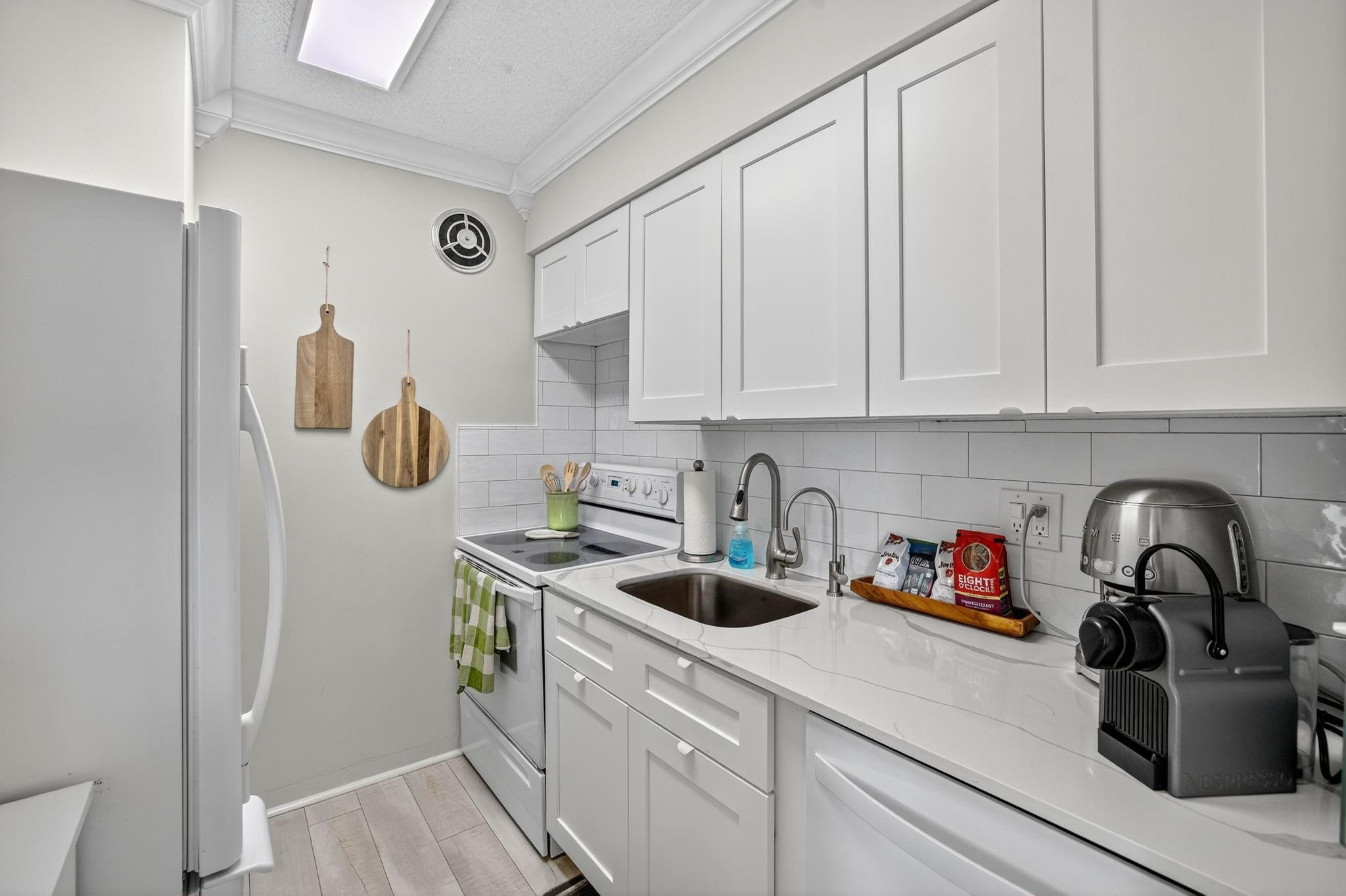 223 Marine Ct 207