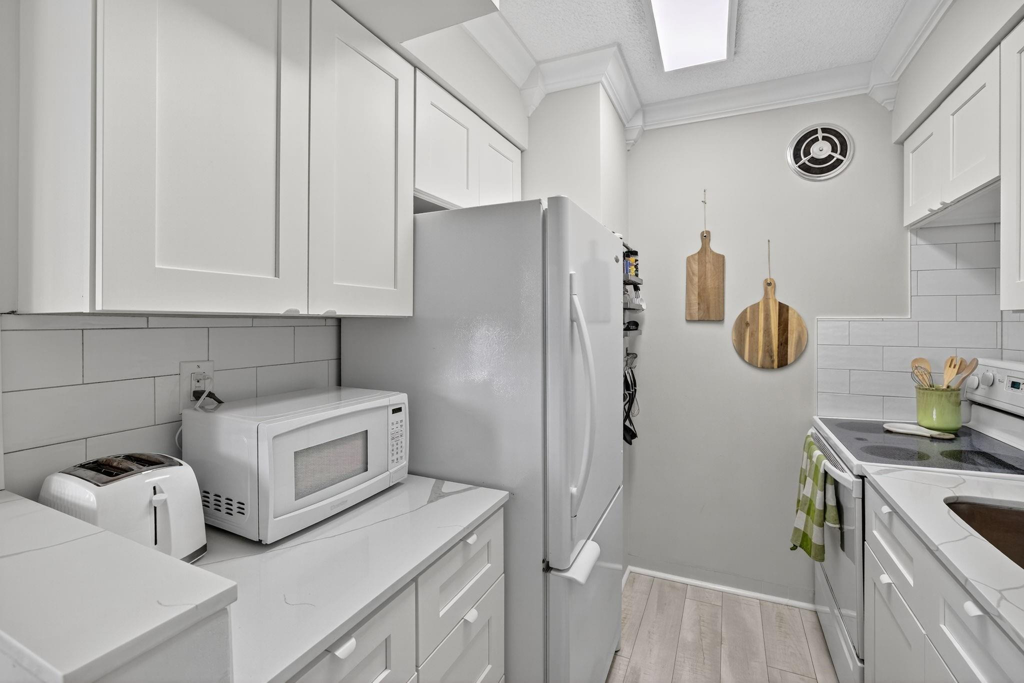 223 Marine Ct 207