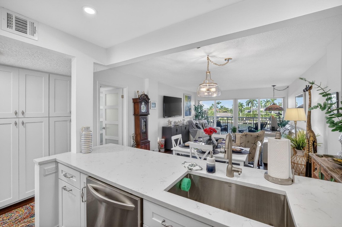 2611 N Riverside Dr 304