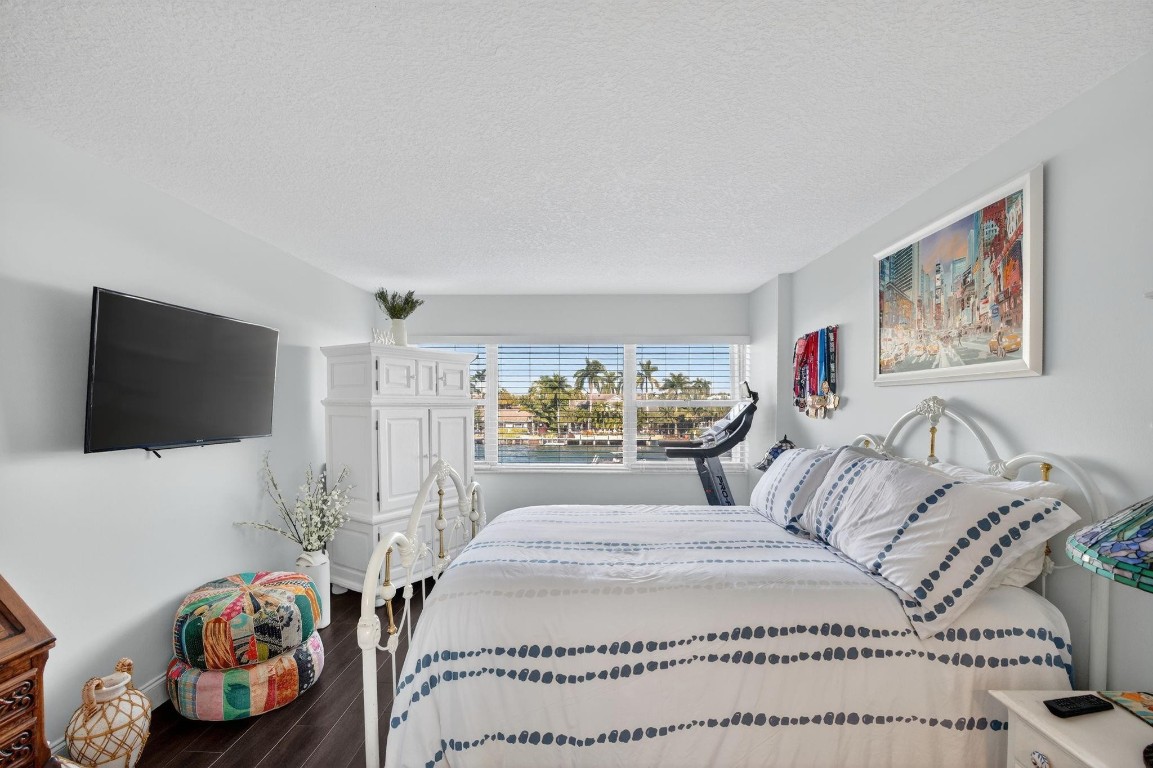 2611 N Riverside Dr 304