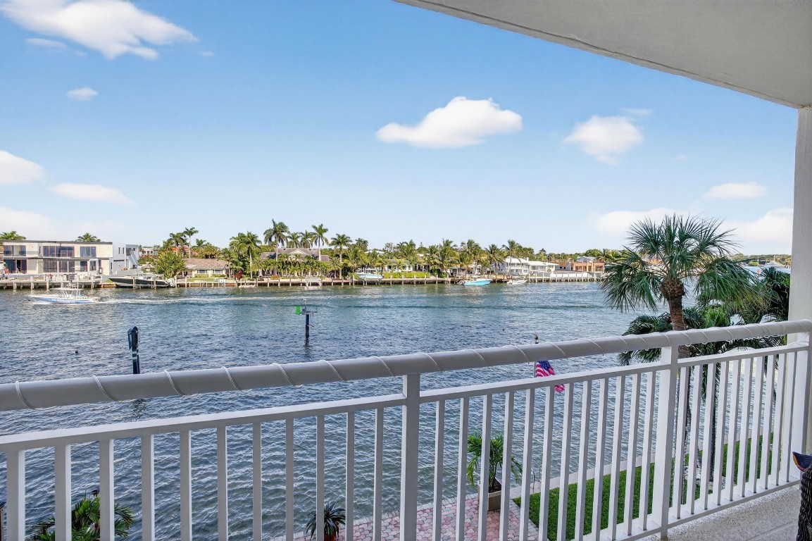 2611 N Riverside Dr 304