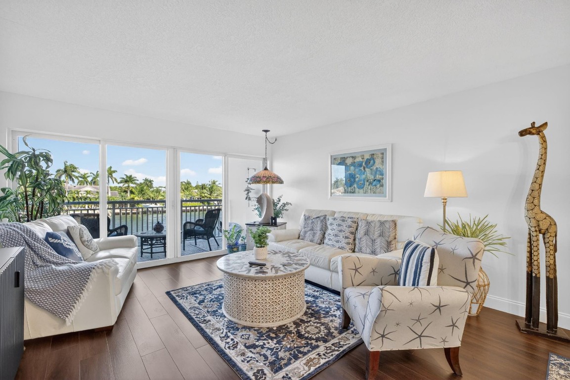 2611 N Riverside Dr 304