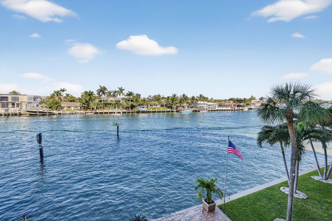 2611 N Riverside Dr 304