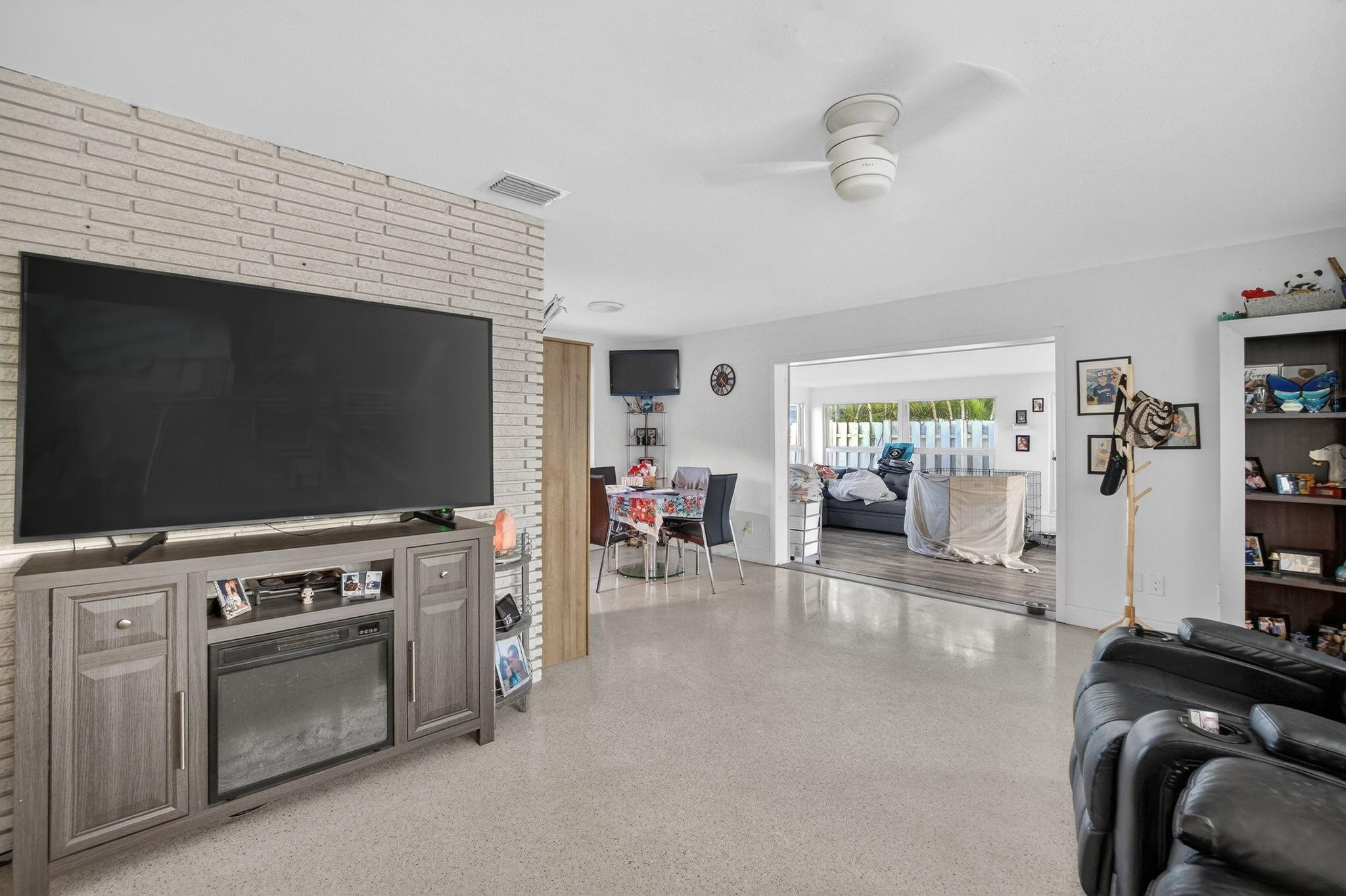 4436 Seagrape Dr