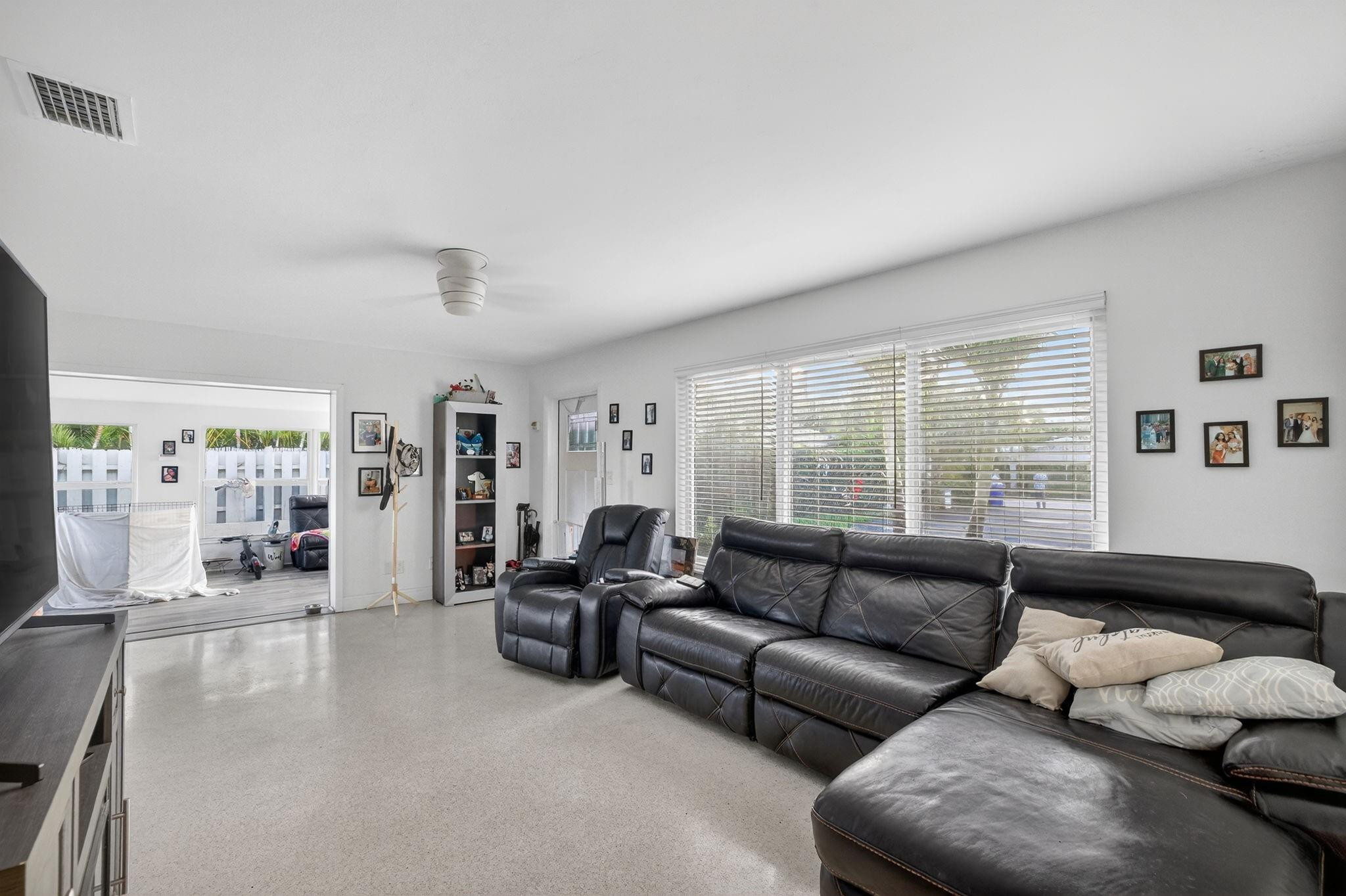 4436 Seagrape Dr