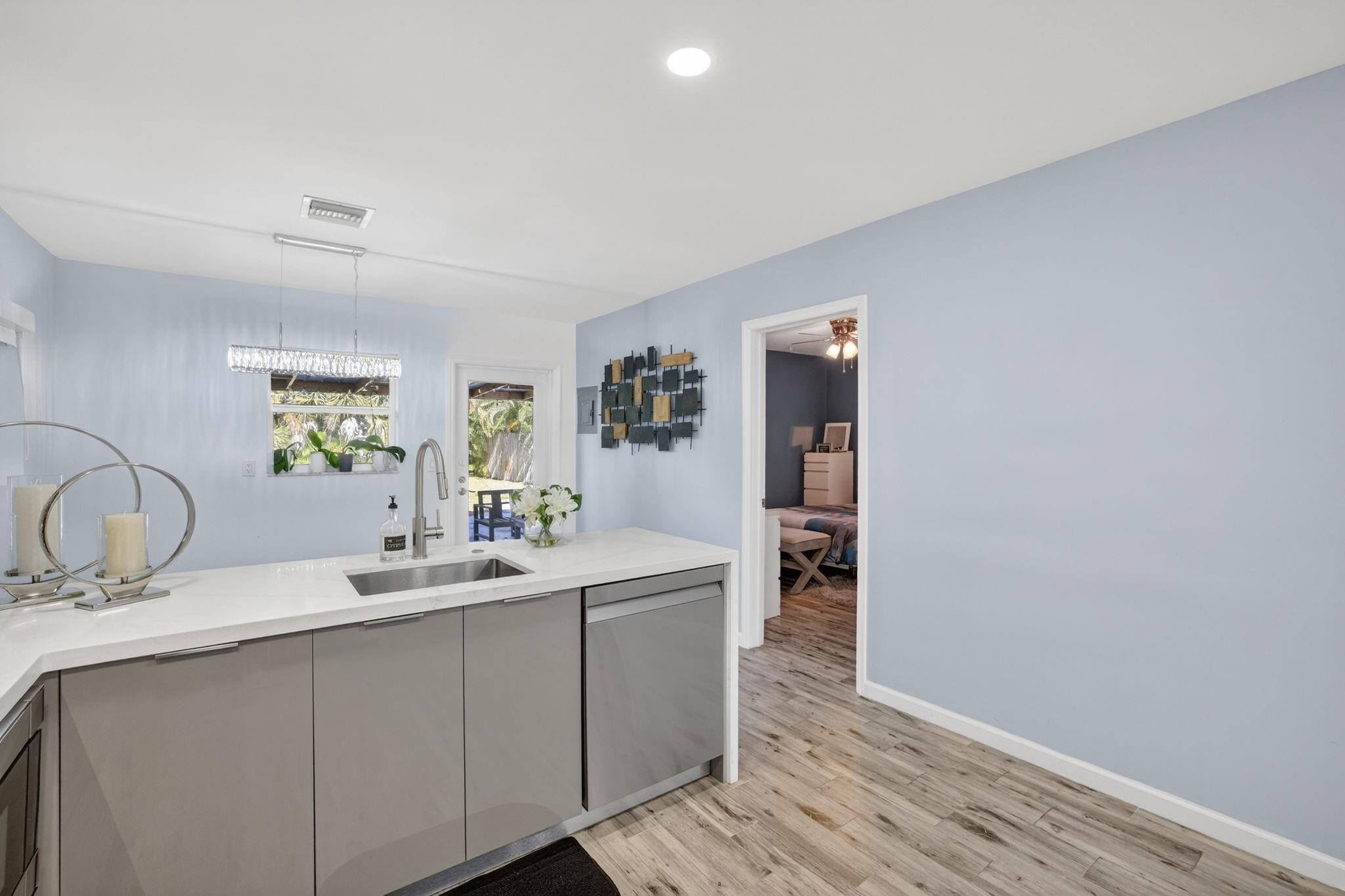 1383 NE 38th Street, Oakland Park