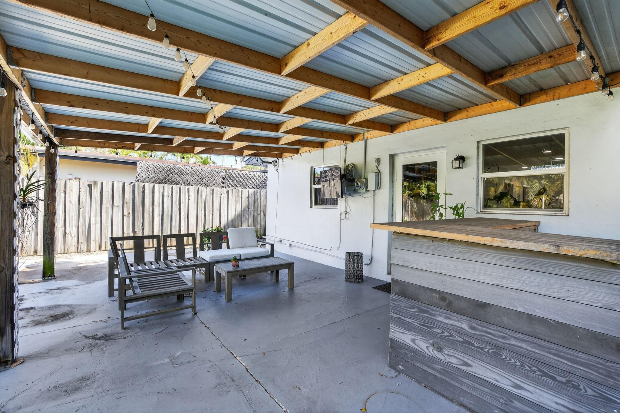 1383 NE 38th Street, Oakland Park