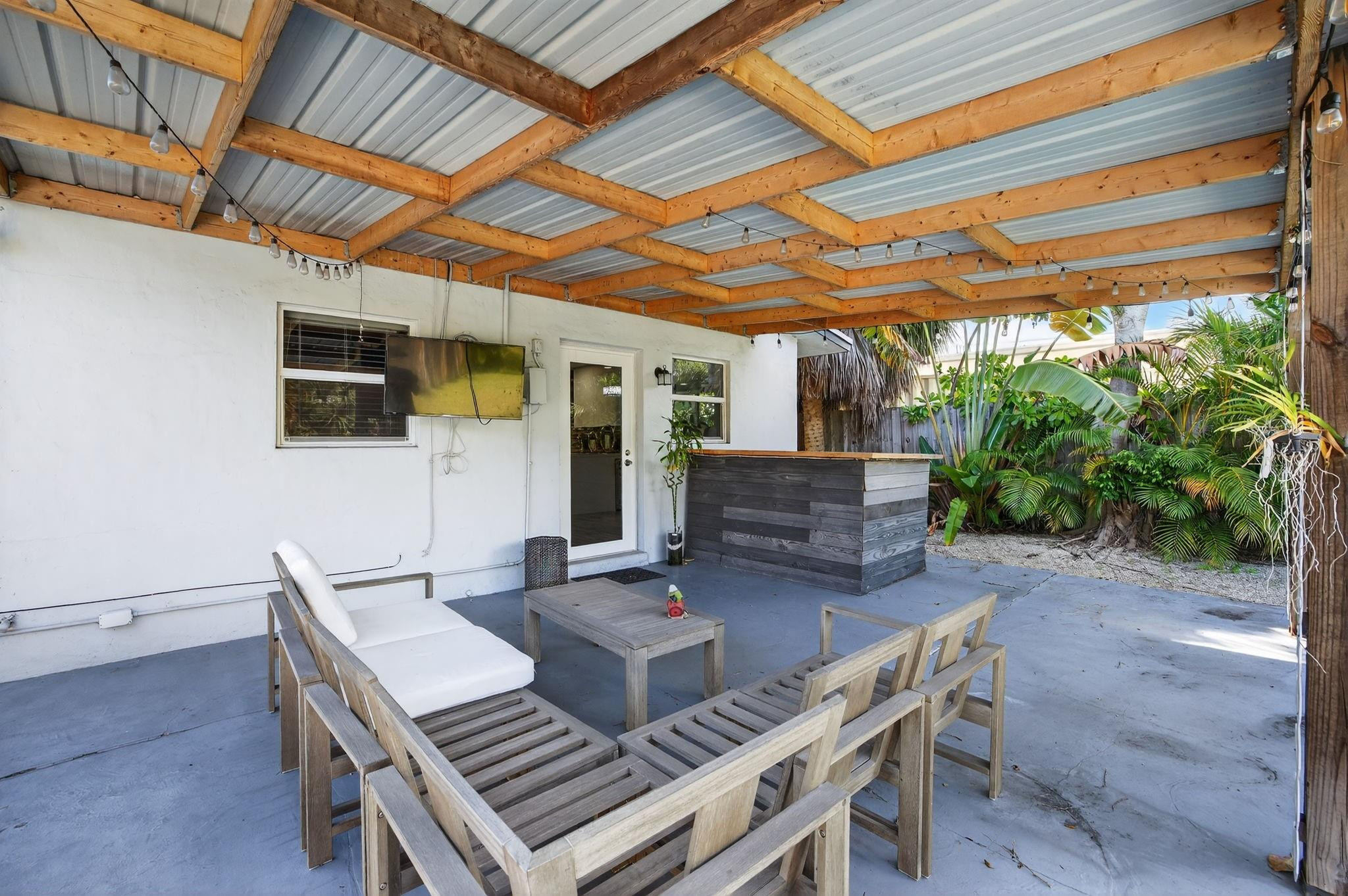 1383 NE 38th Street, Oakland Park