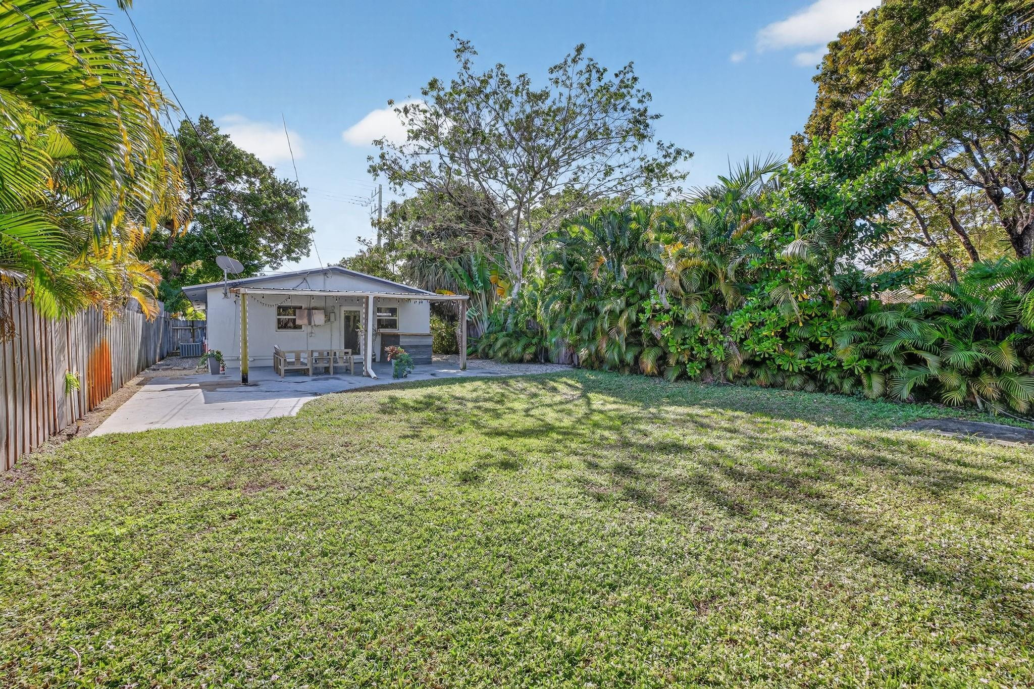 1383 NE 38th Street, Oakland Park