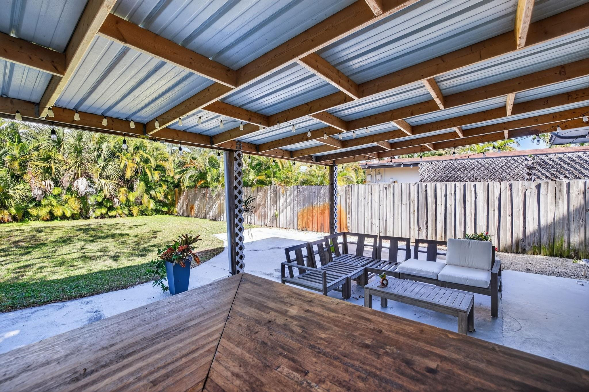 1383 NE 38th Street, Oakland Park