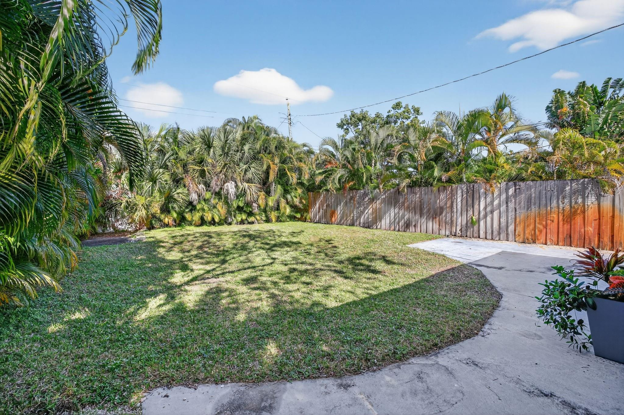 1383 NE 38th Street, Oakland Park