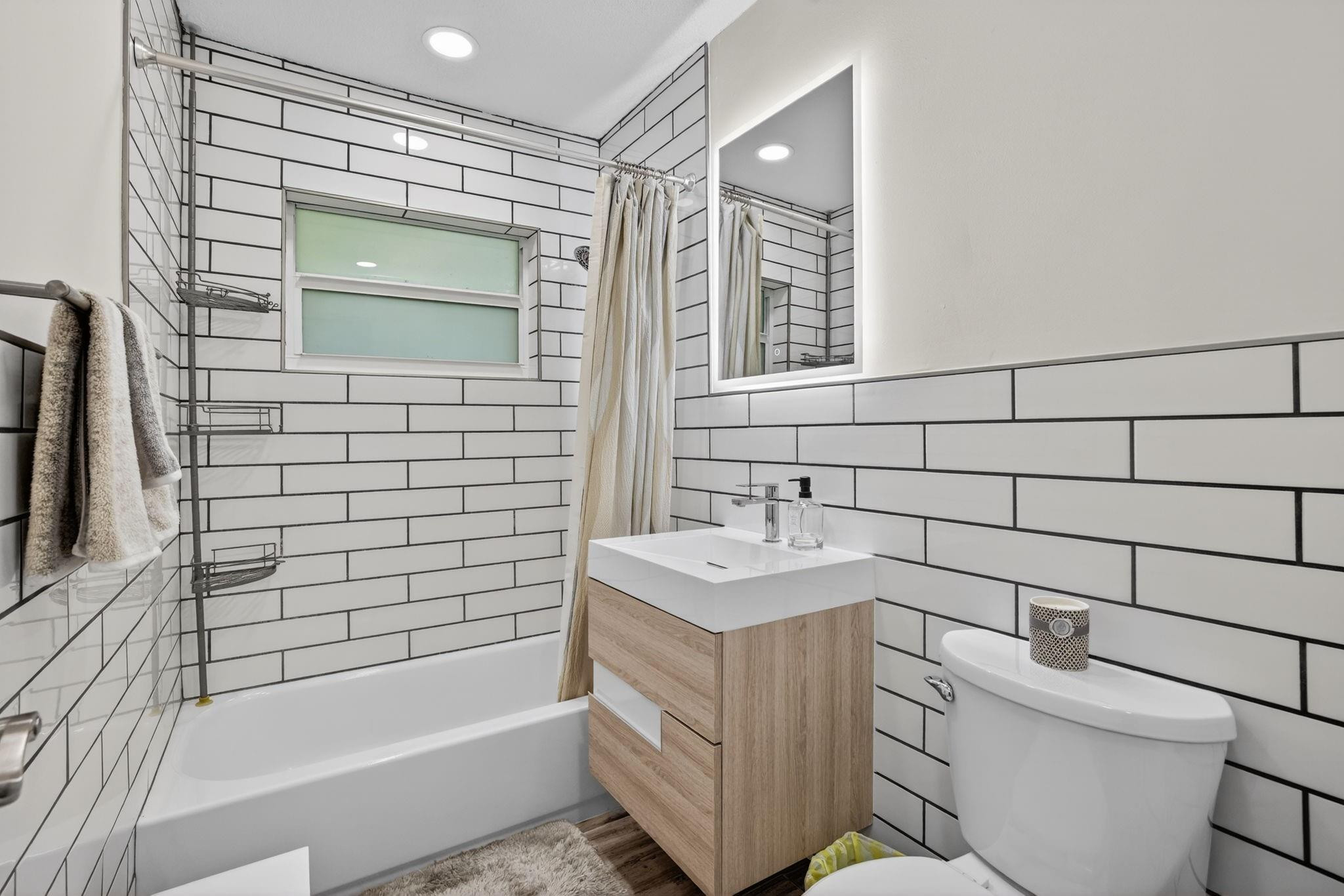 1383 NE 38th Street, Oakland Park