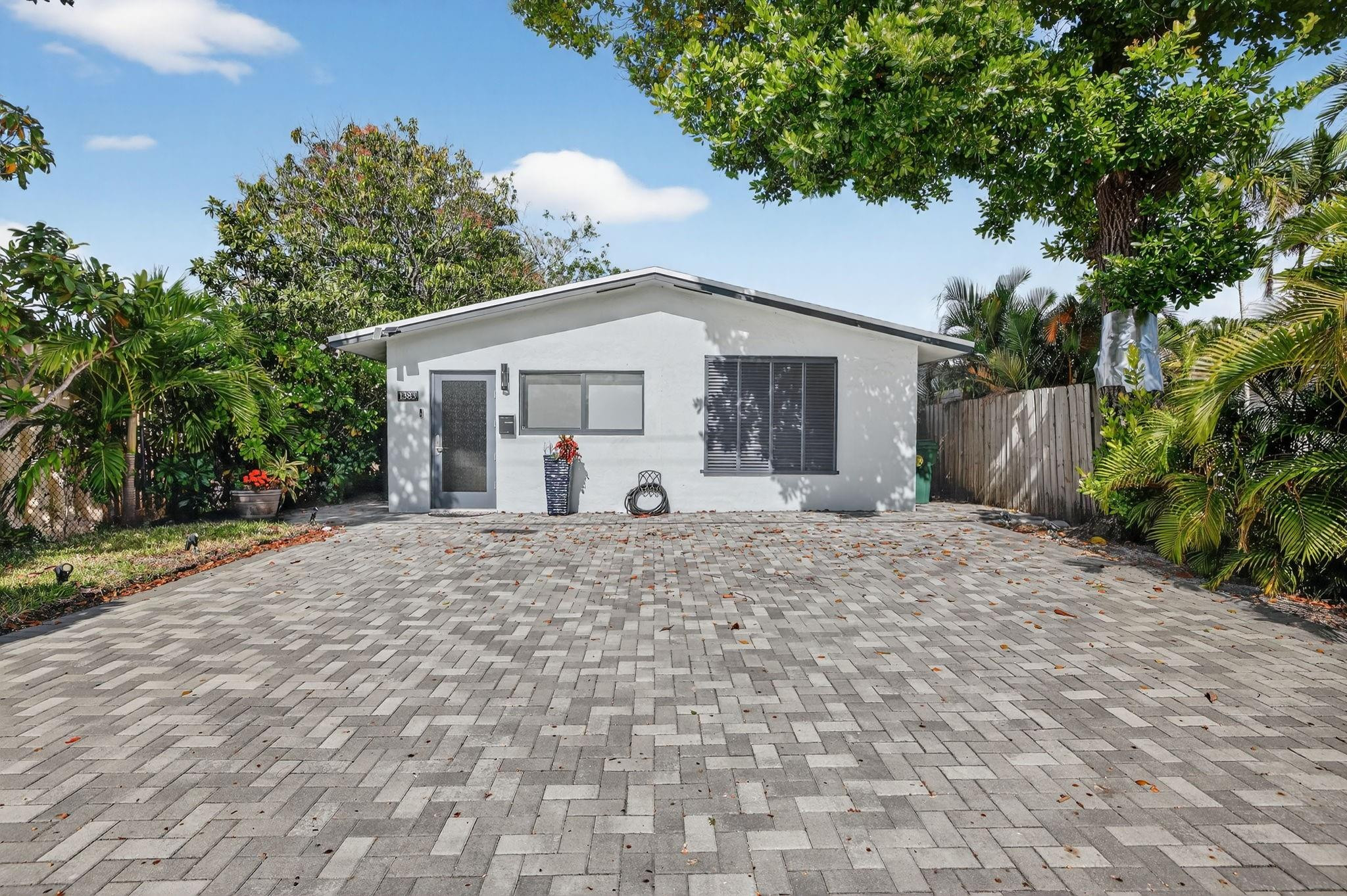 1383 NE 38th Street, Oakland Park