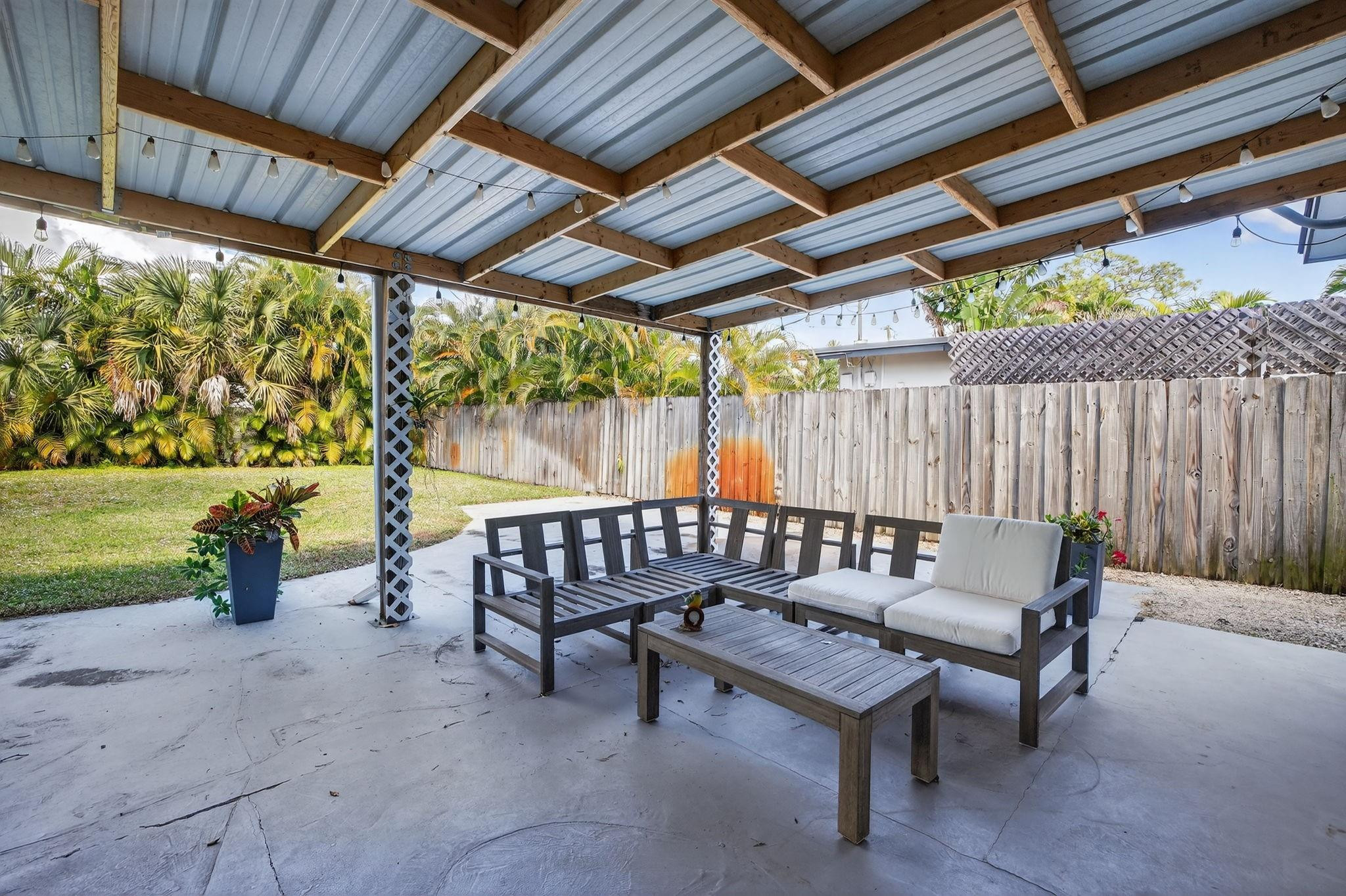 1383 NE 38th Street, Oakland Park