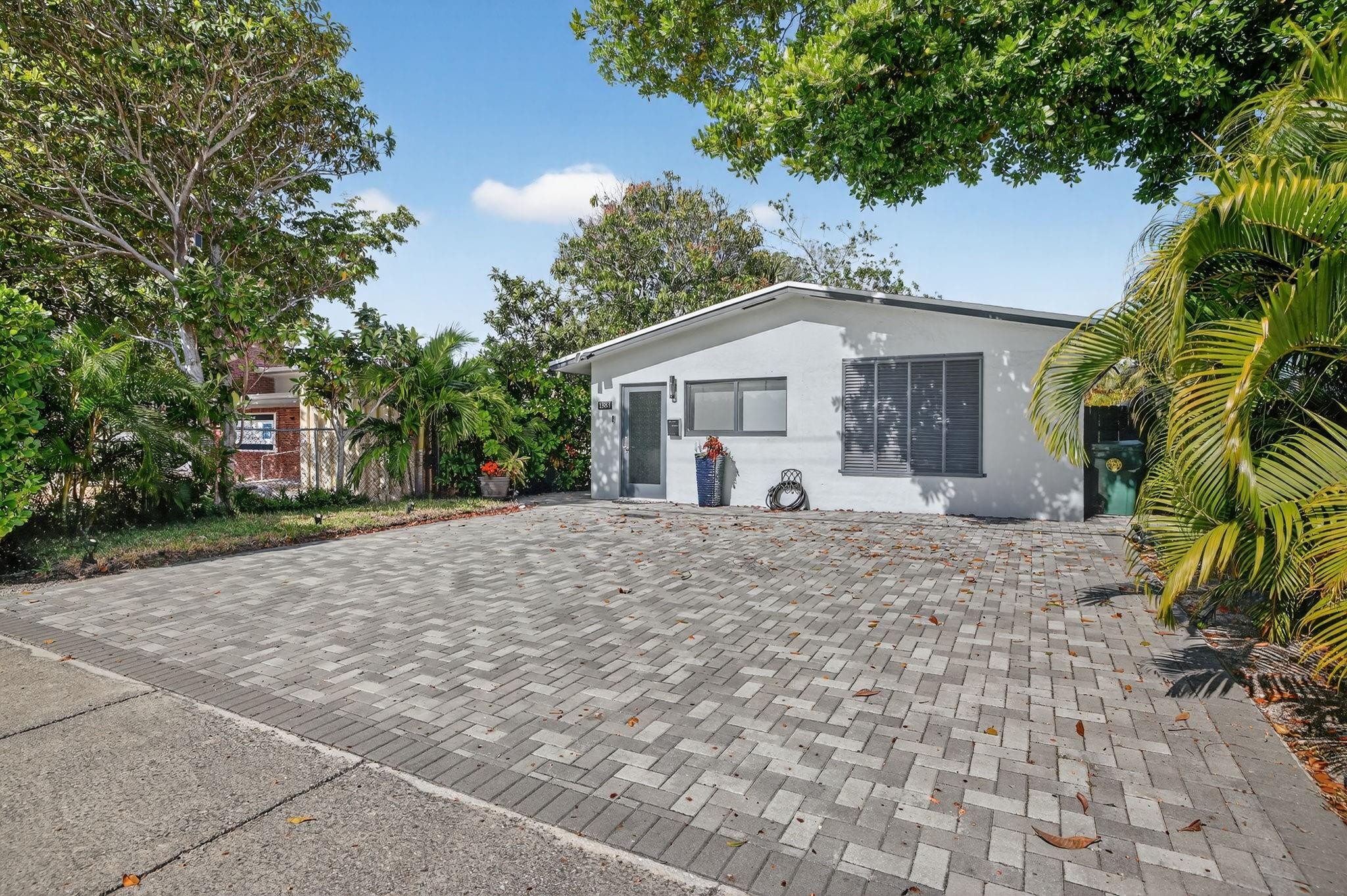 1383 NE 38th Street, Oakland Park