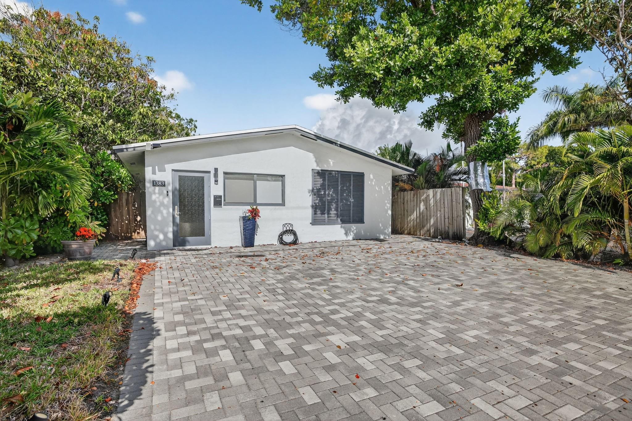 1383 NE 38th Street, Oakland Park