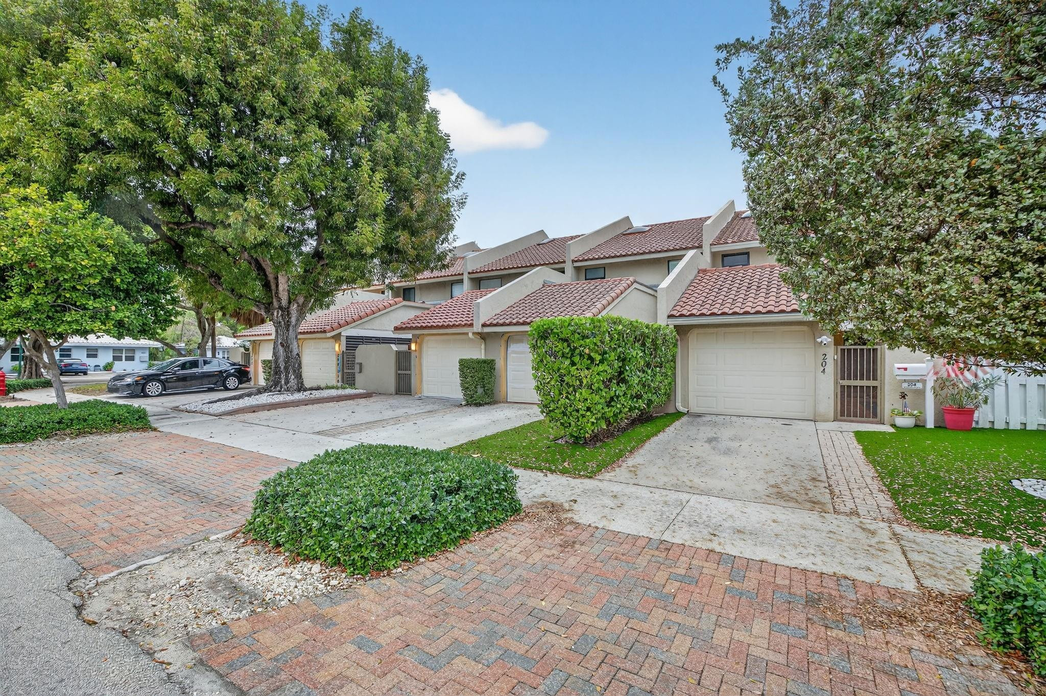 210 Washingtonia Avenue, Lauderdale-By-The-Sea