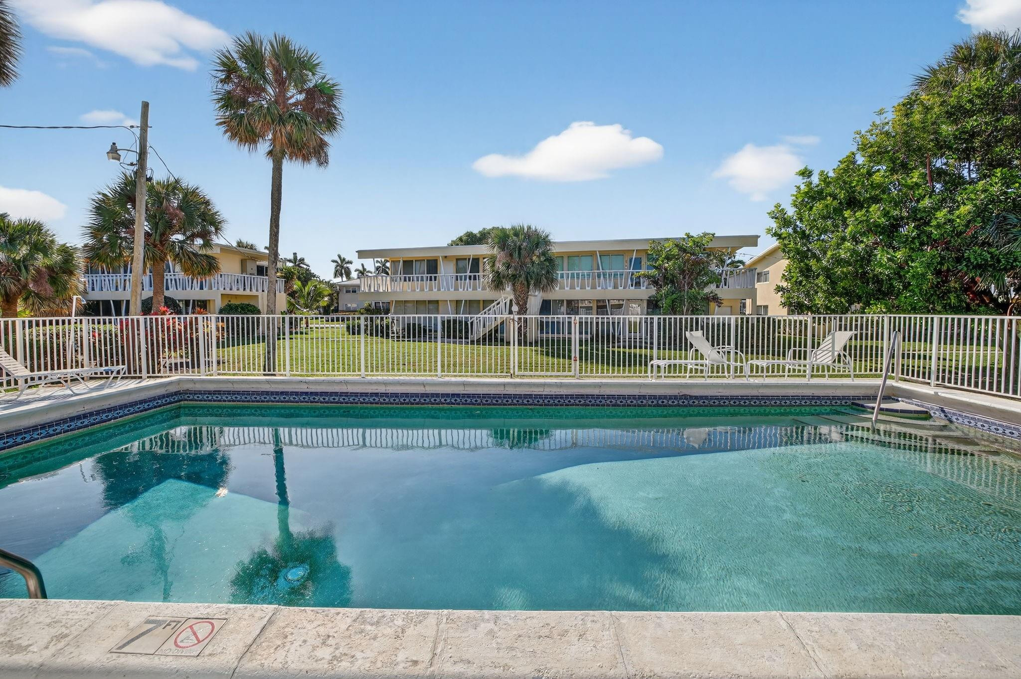 2755 NE 28th Avenue E2