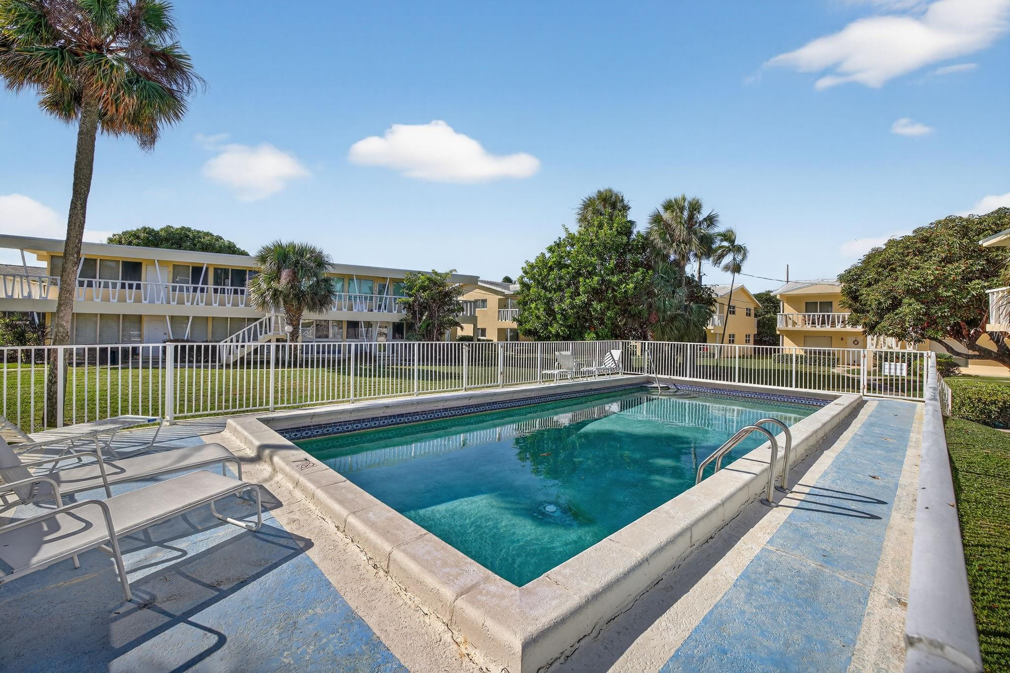 2755 NE 28th Avenue E2