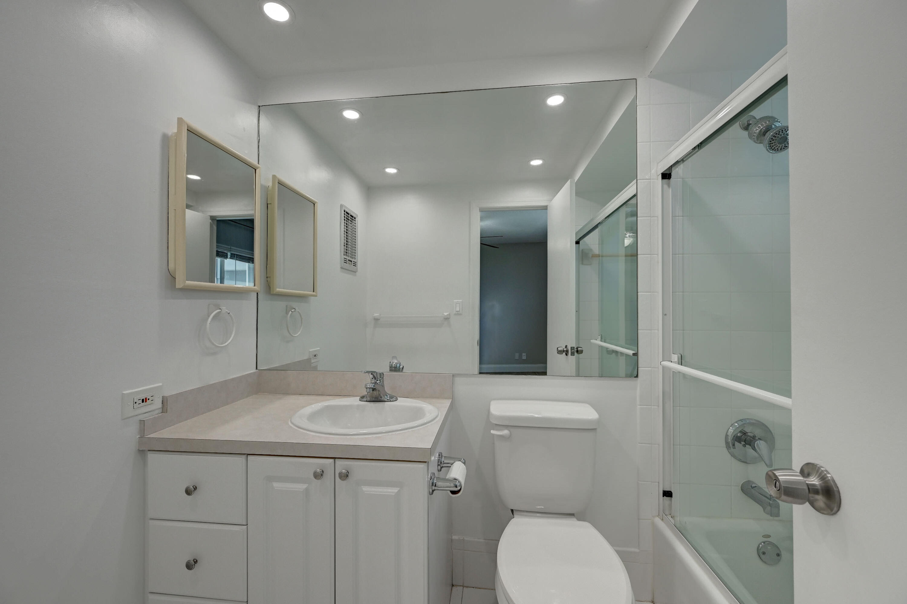1500 S Ocean Boulevard 303, Lauderdale-By-The-Sea Unit: 303