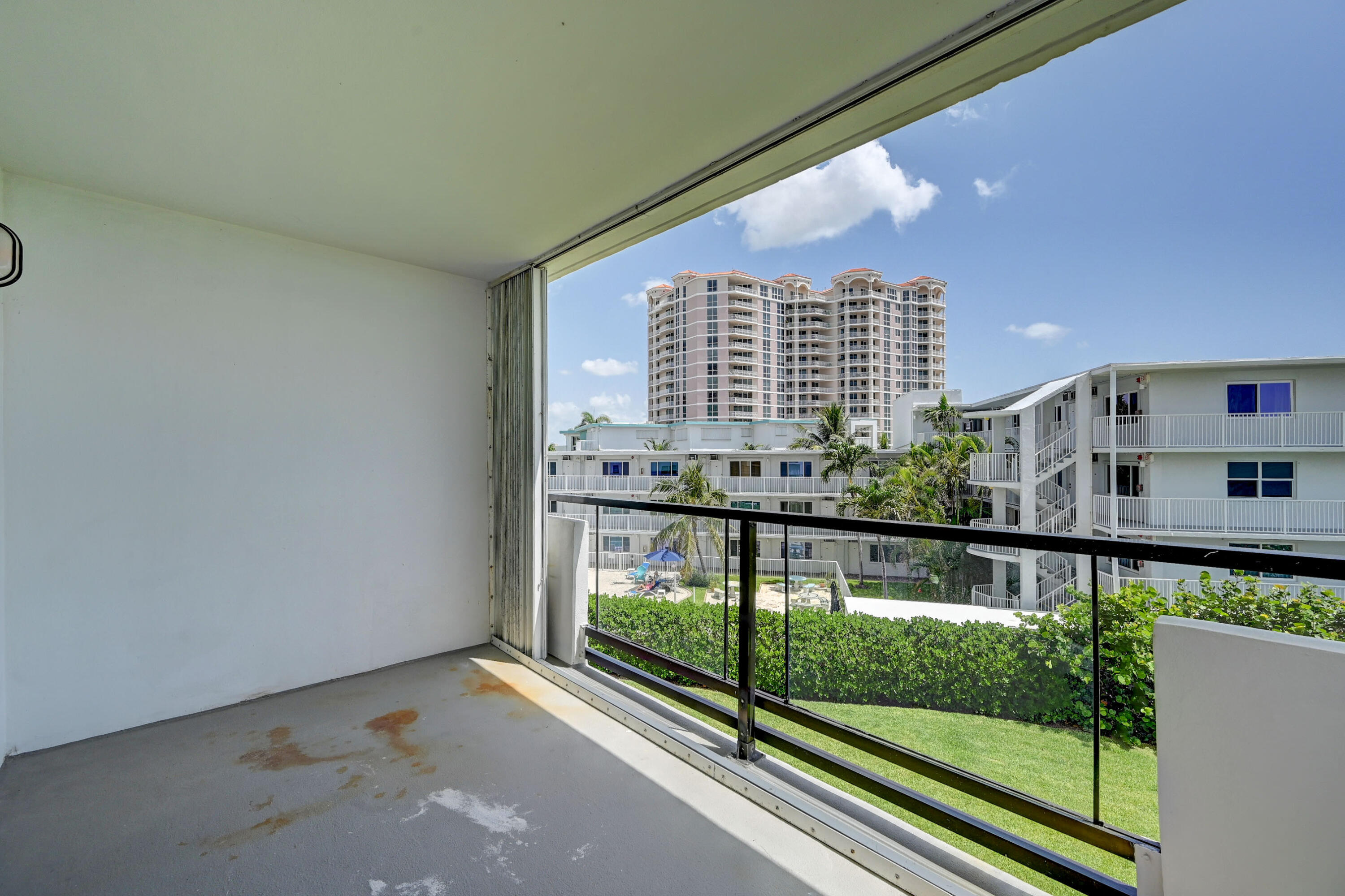 1500 S Ocean Boulevard 303, Lauderdale-By-The-Sea Unit: 303