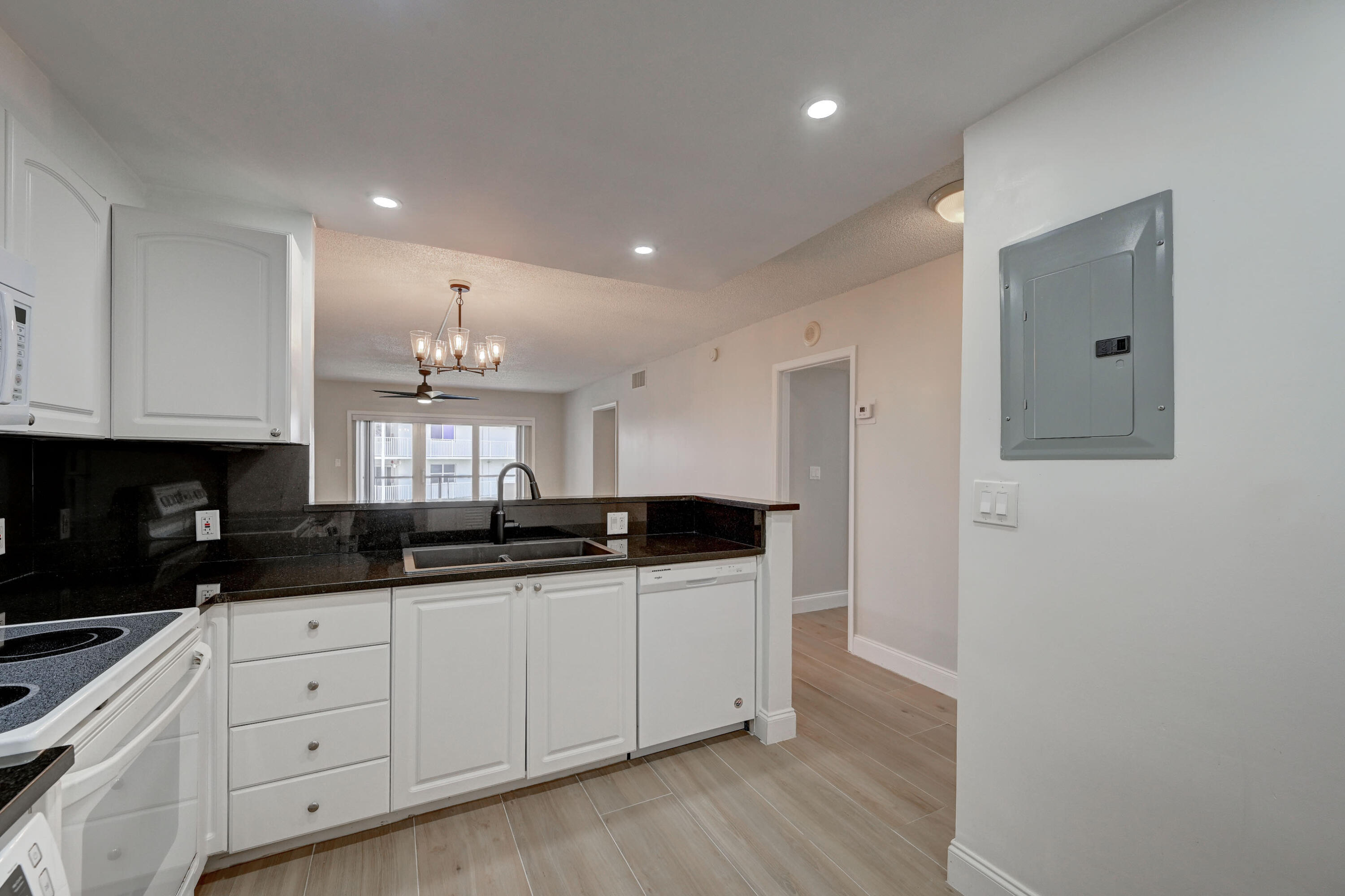 1500 S Ocean Boulevard 303, Lauderdale-By-The-Sea Unit: 303