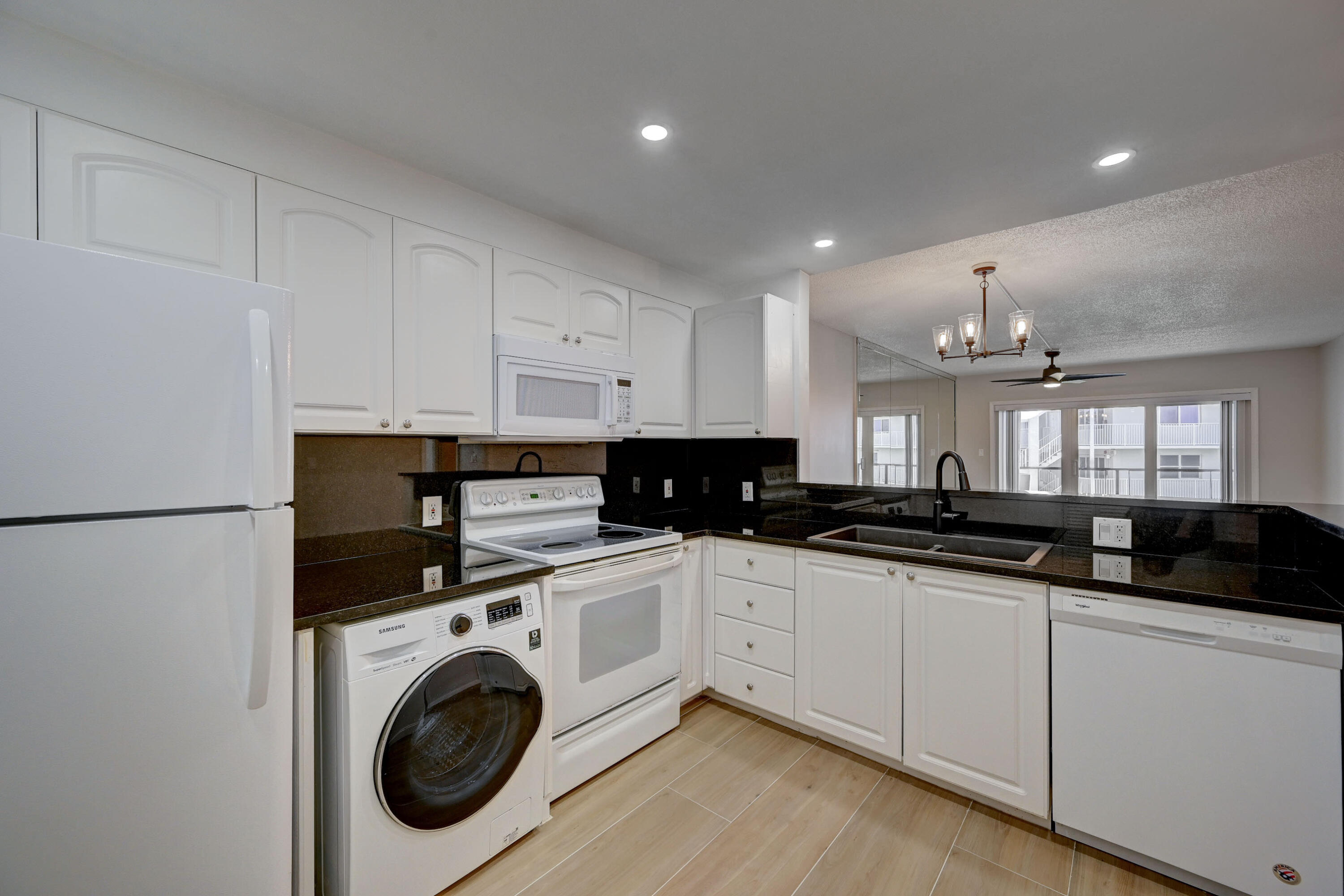 1500 S Ocean Boulevard 303, Lauderdale-By-The-Sea Unit: 303