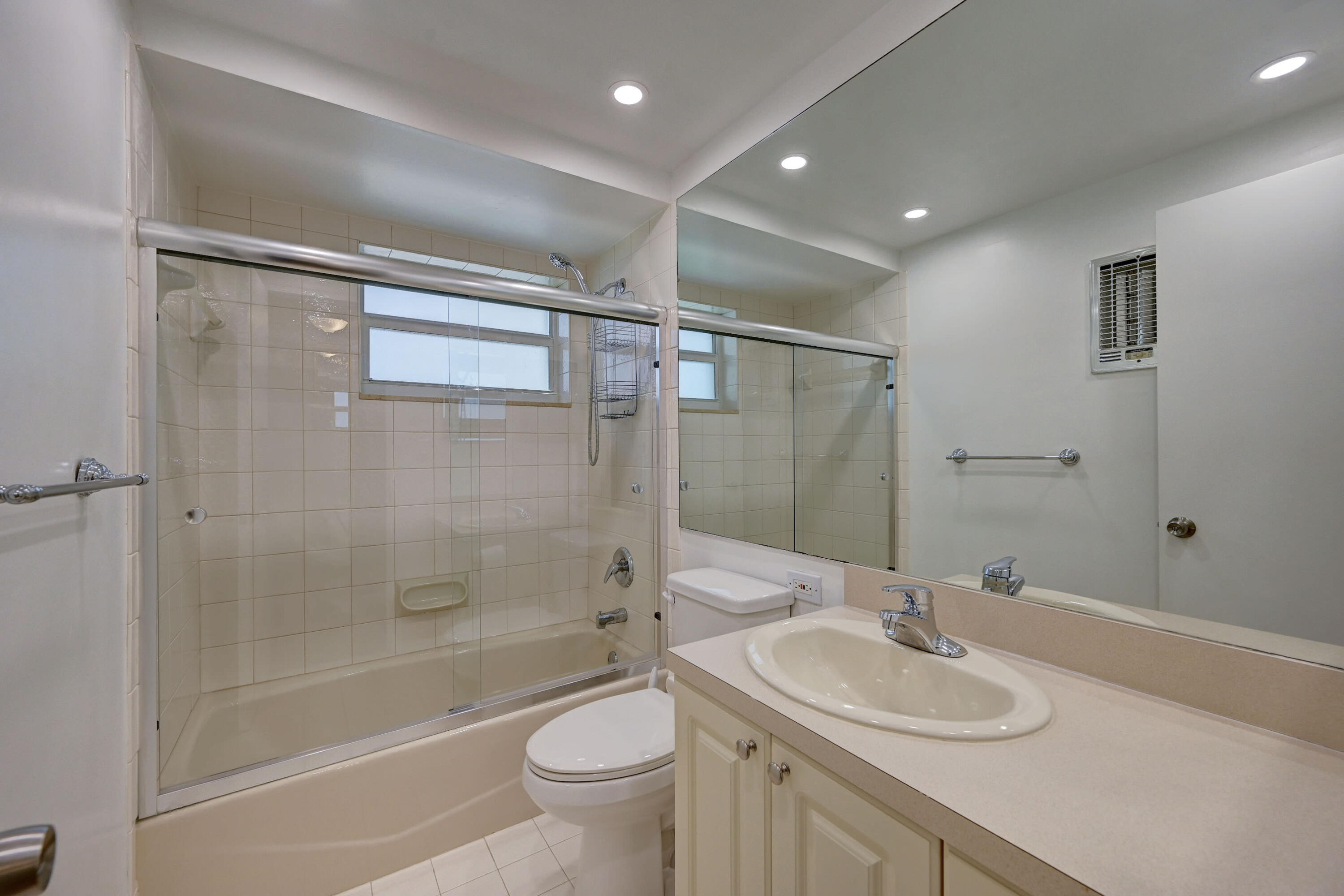 1500 S Ocean Boulevard 303, Lauderdale-By-The-Sea Unit: 303