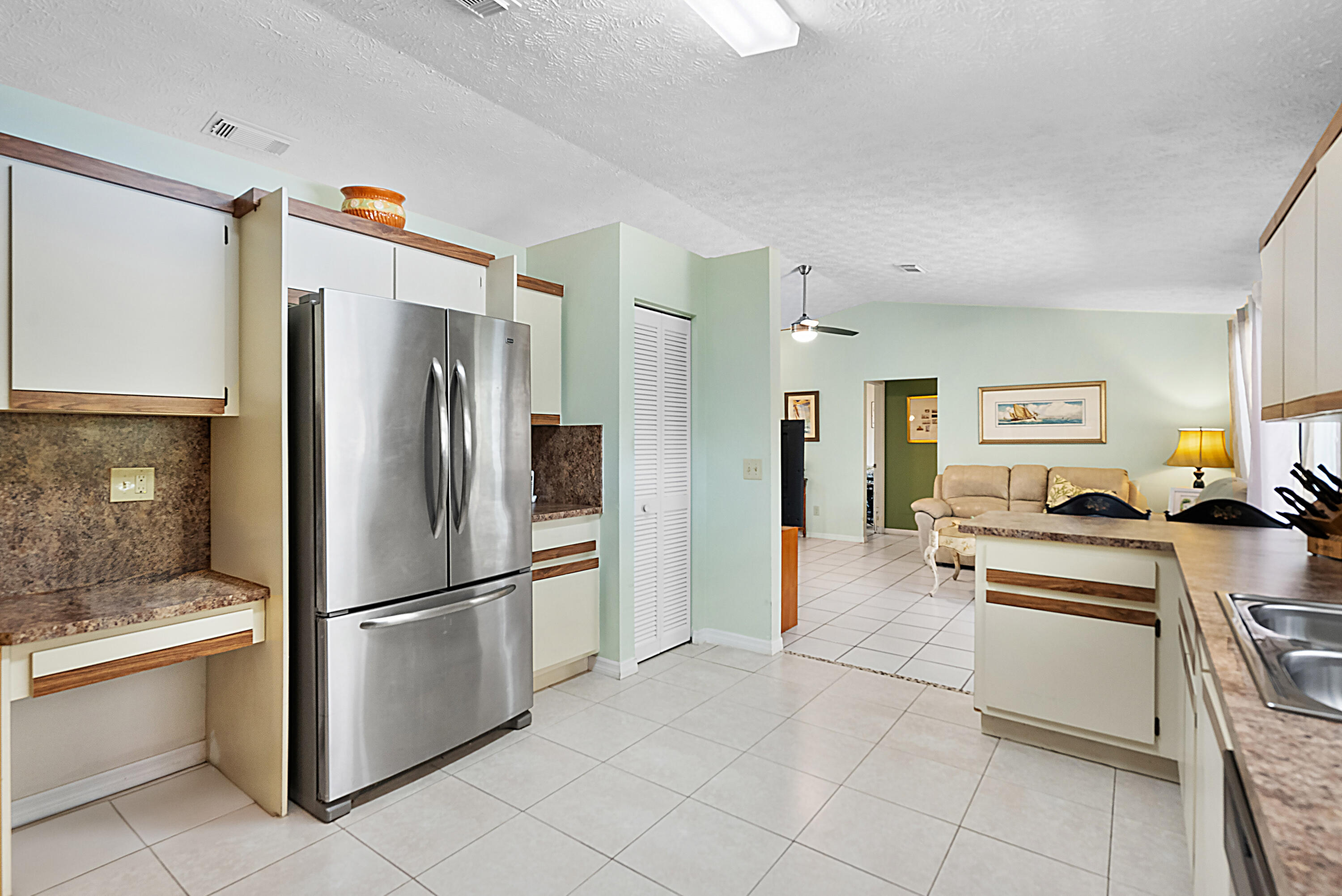 858 SE Cavern Avenue, Port St. Lucie