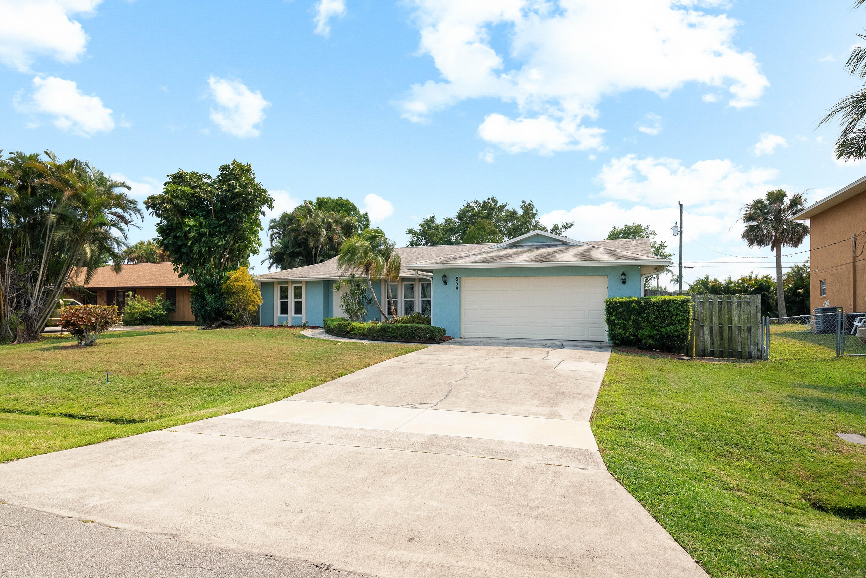 858 SE Cavern Avenue, Port St. Lucie