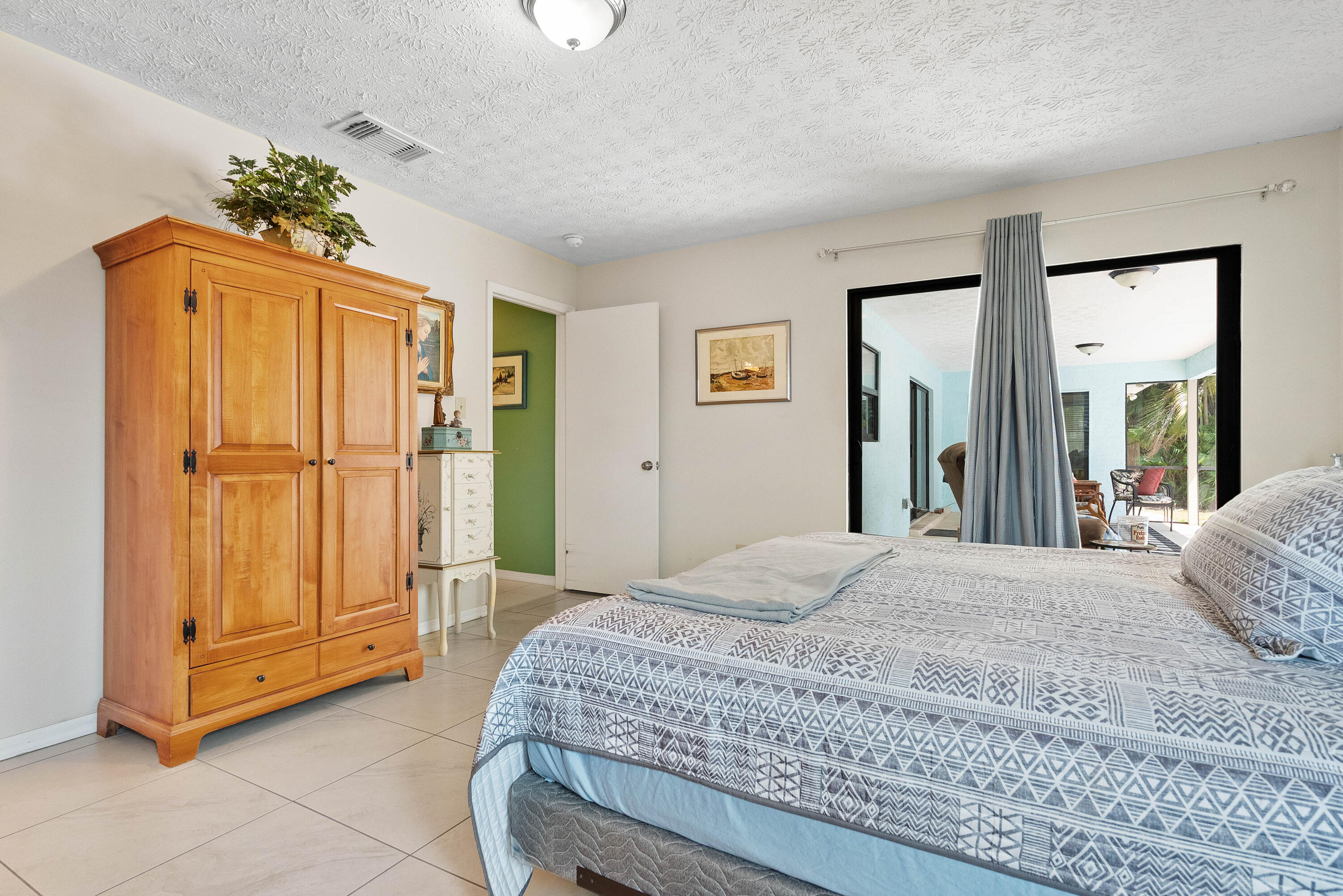 858 SE Cavern Avenue, Port St. Lucie