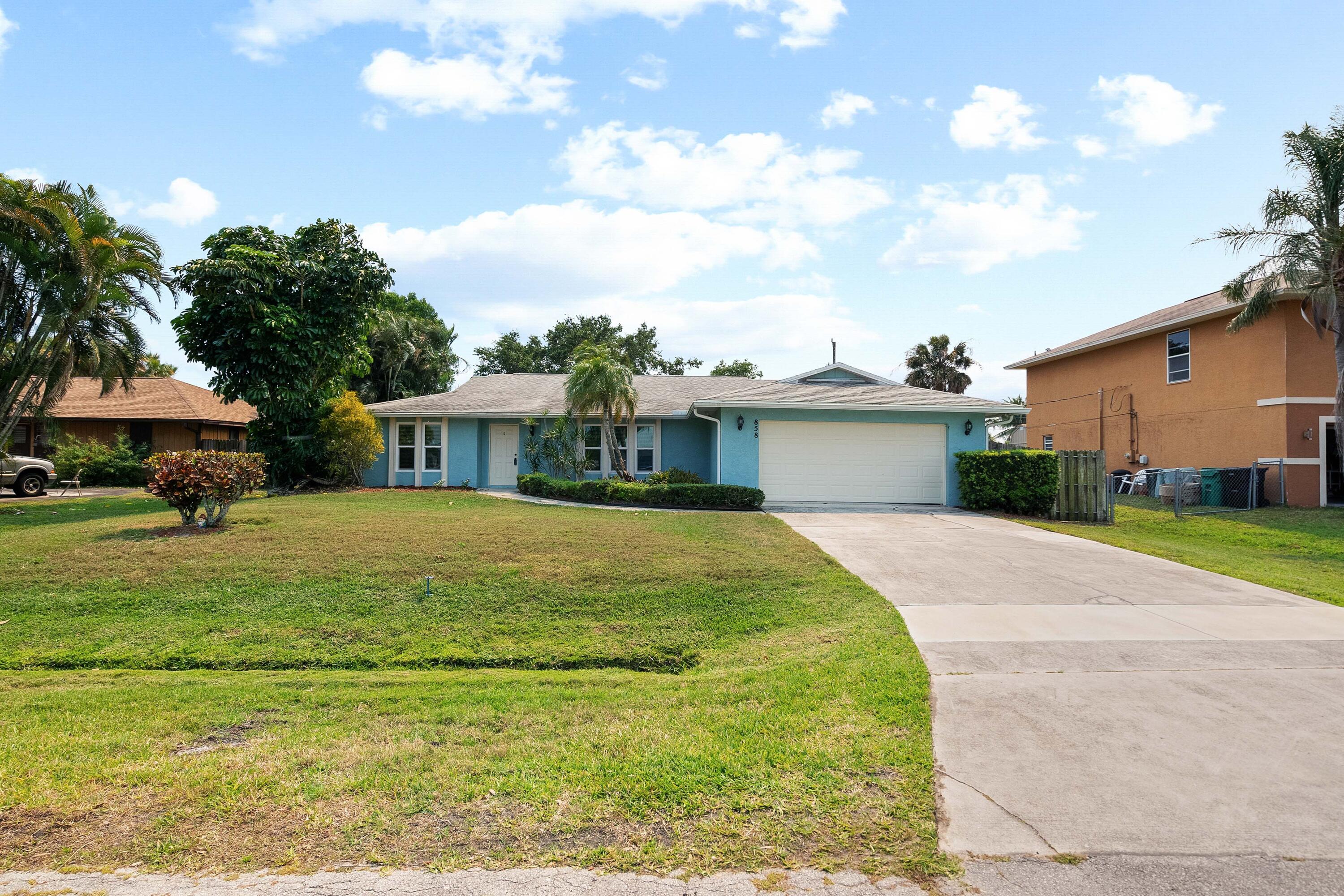 858 SE Cavern Avenue, Port St. Lucie