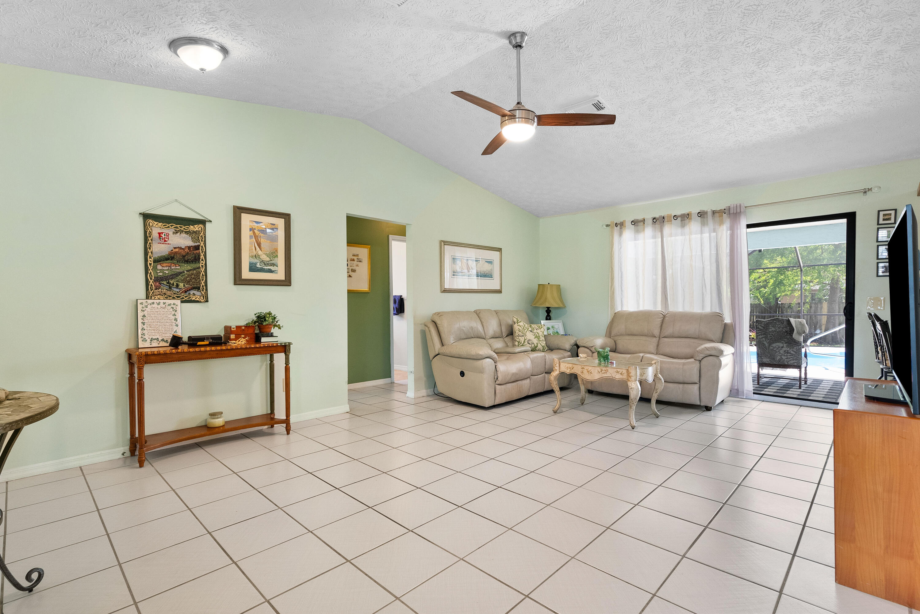 858 SE Cavern Avenue, Port St. Lucie