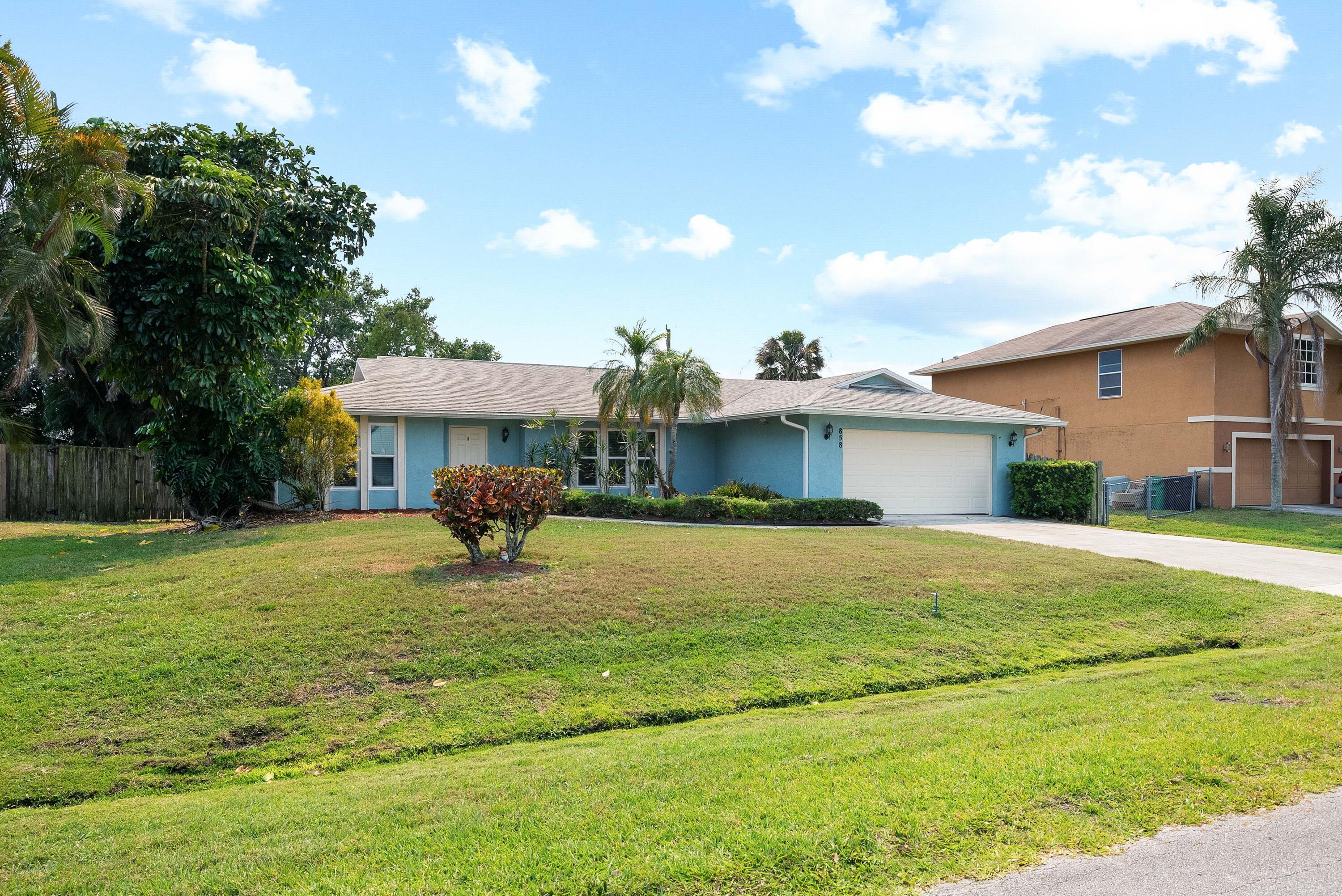 858 SE Cavern Avenue, Port St. Lucie