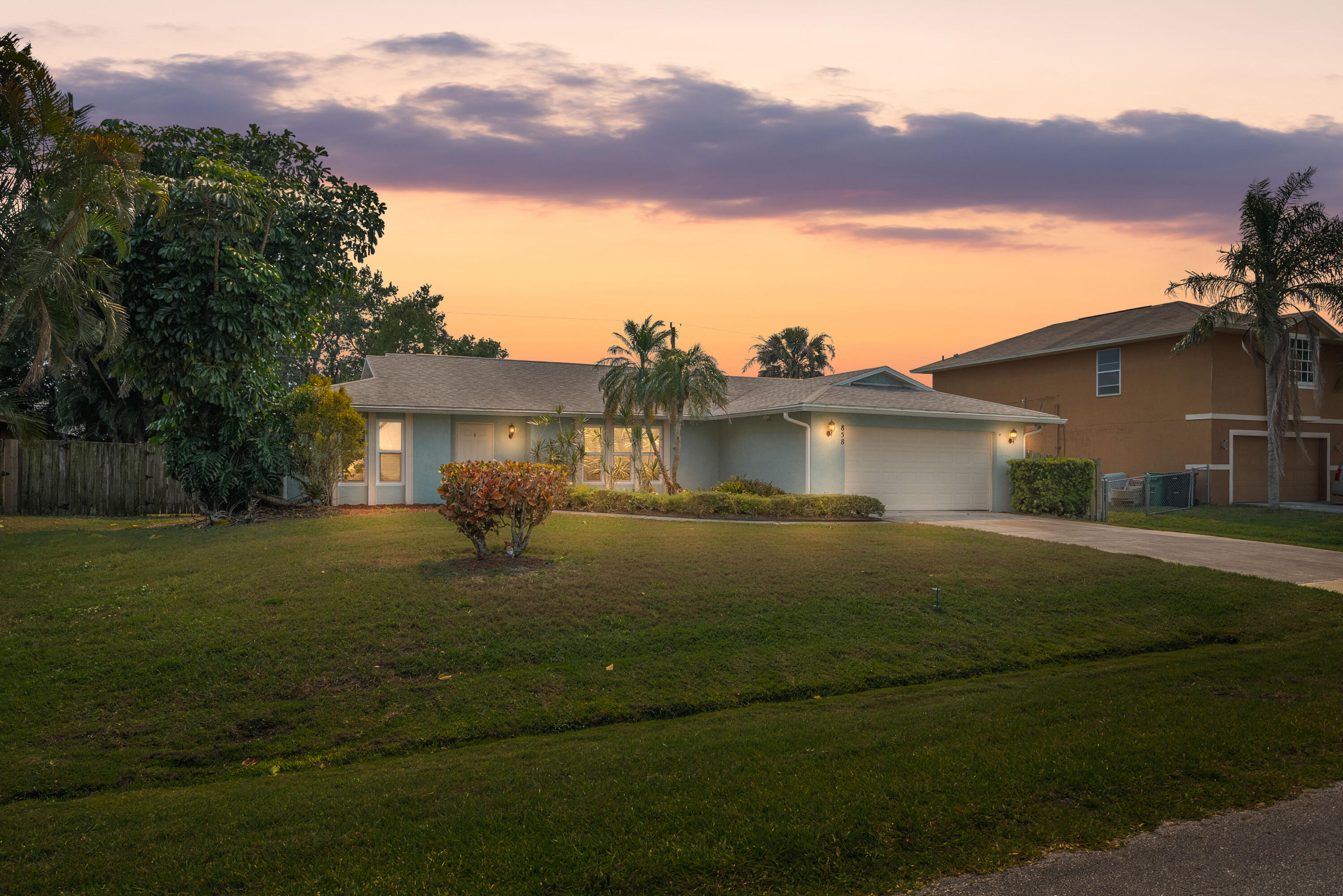 858 SE Cavern Avenue, Port St. Lucie