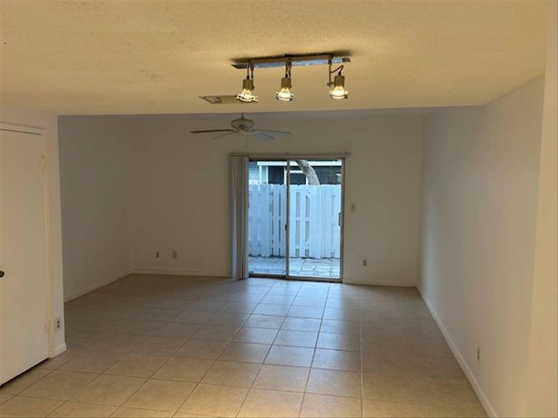 2593 NE 15th Street