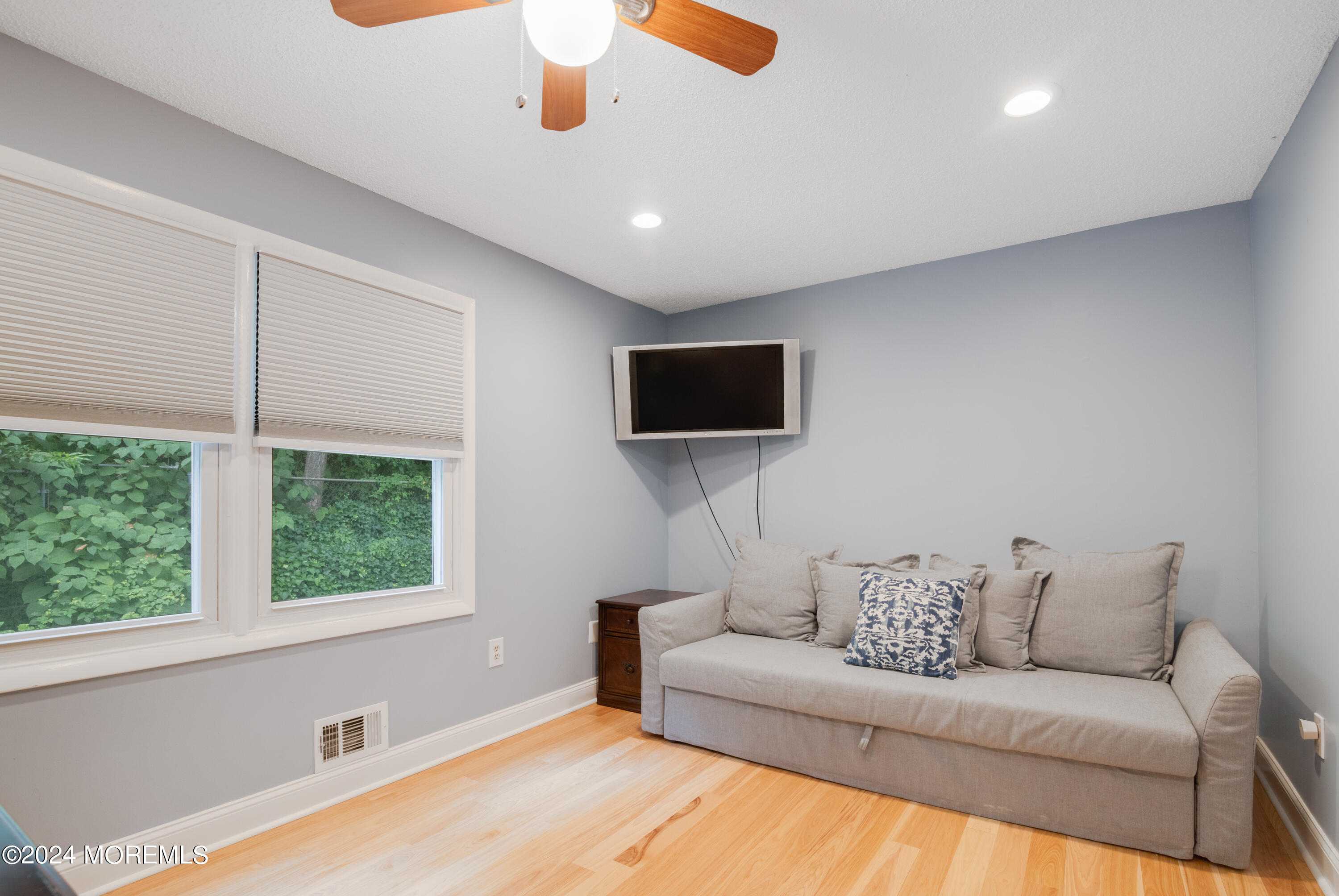 255 Shore Drive, 13