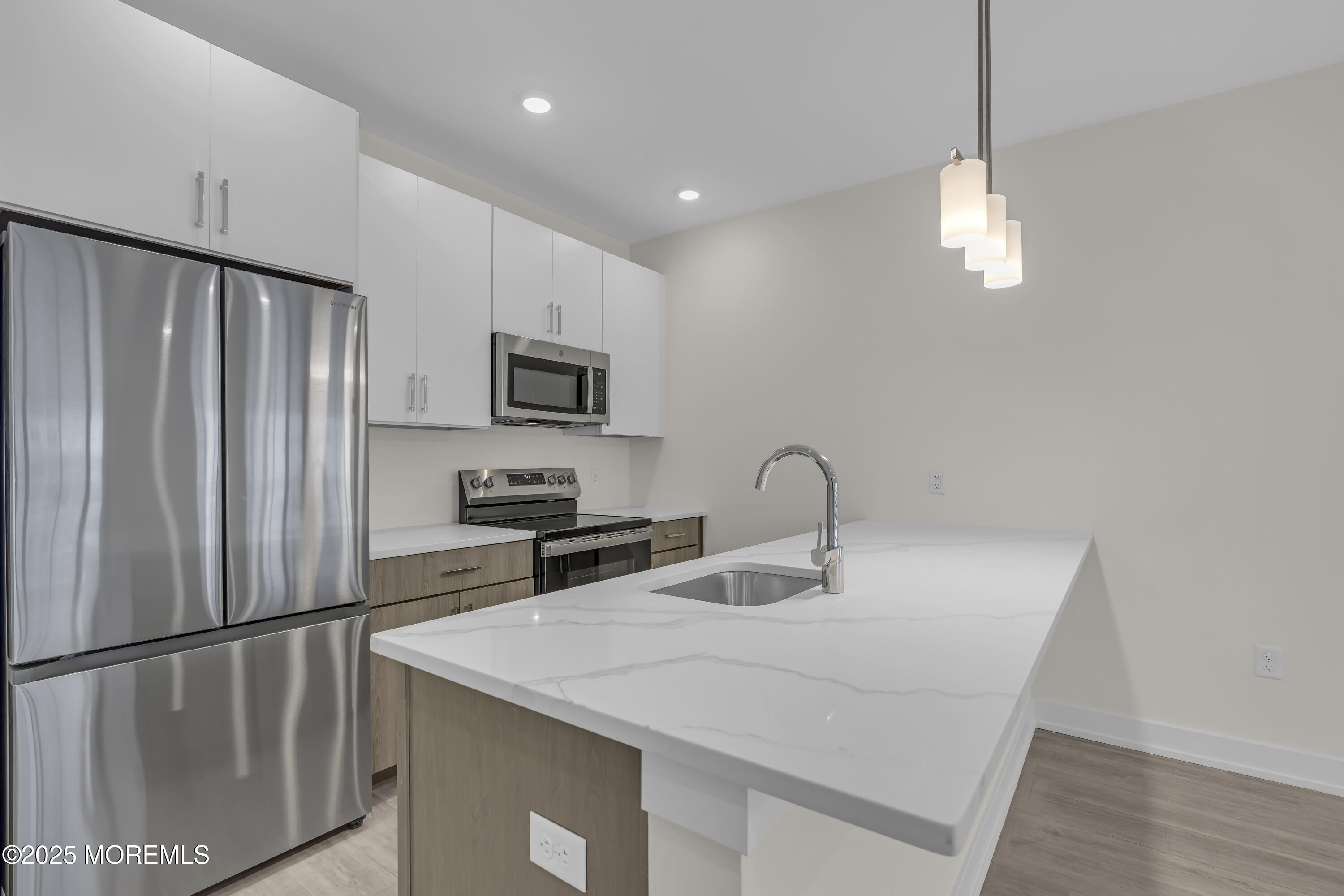 19 Carr Avenue 403