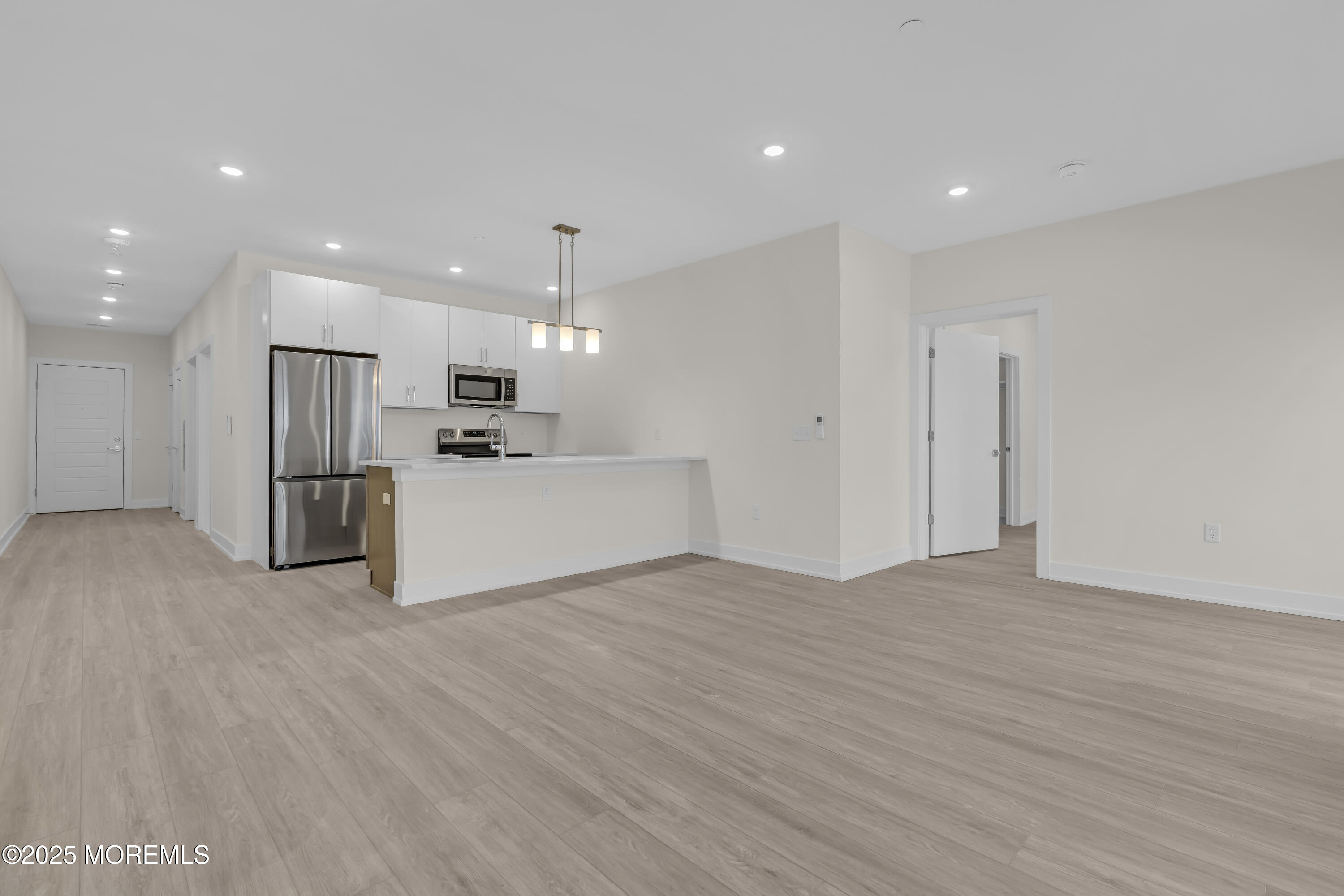19 Carr Avenue 403