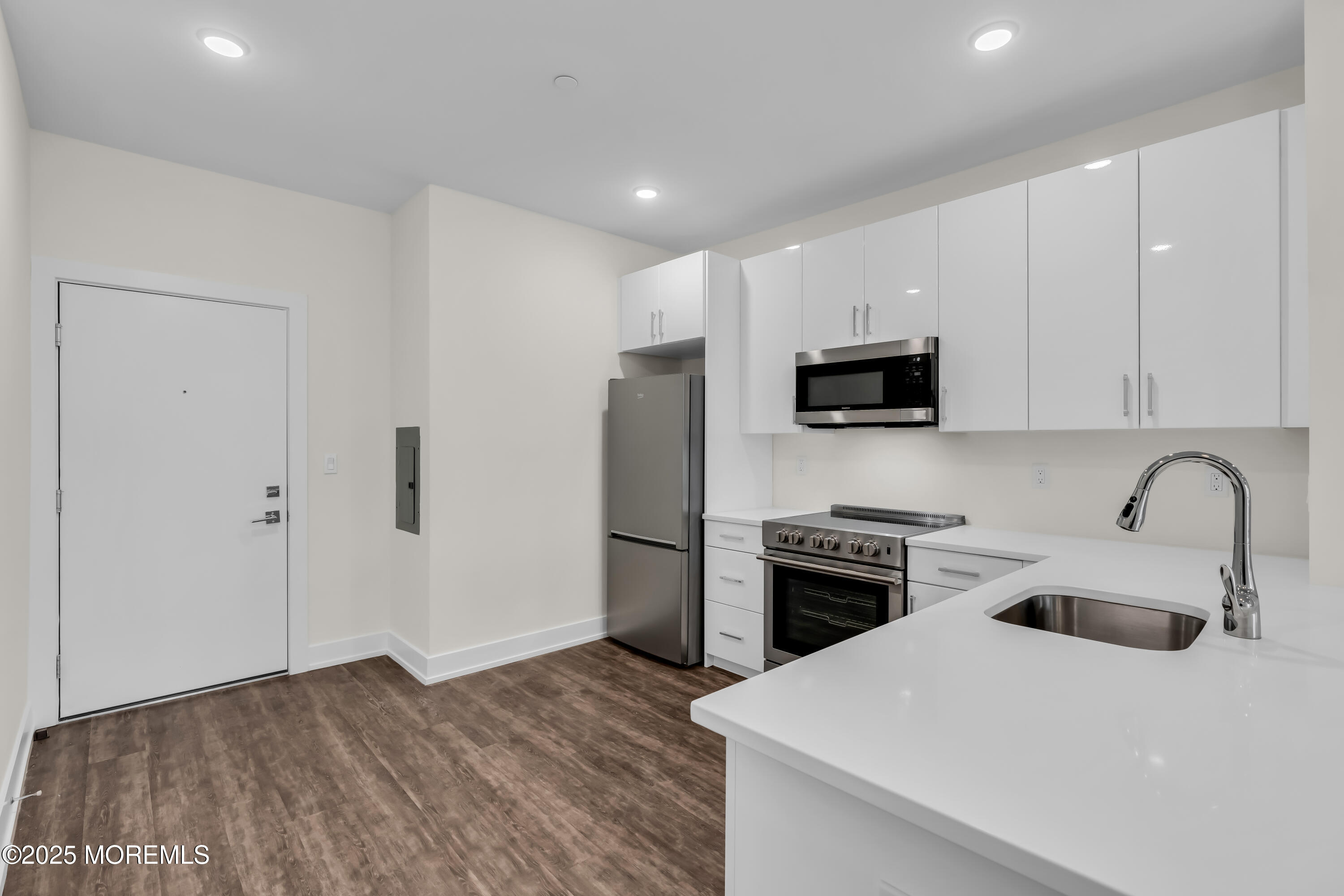 521 Lake Avenue 415