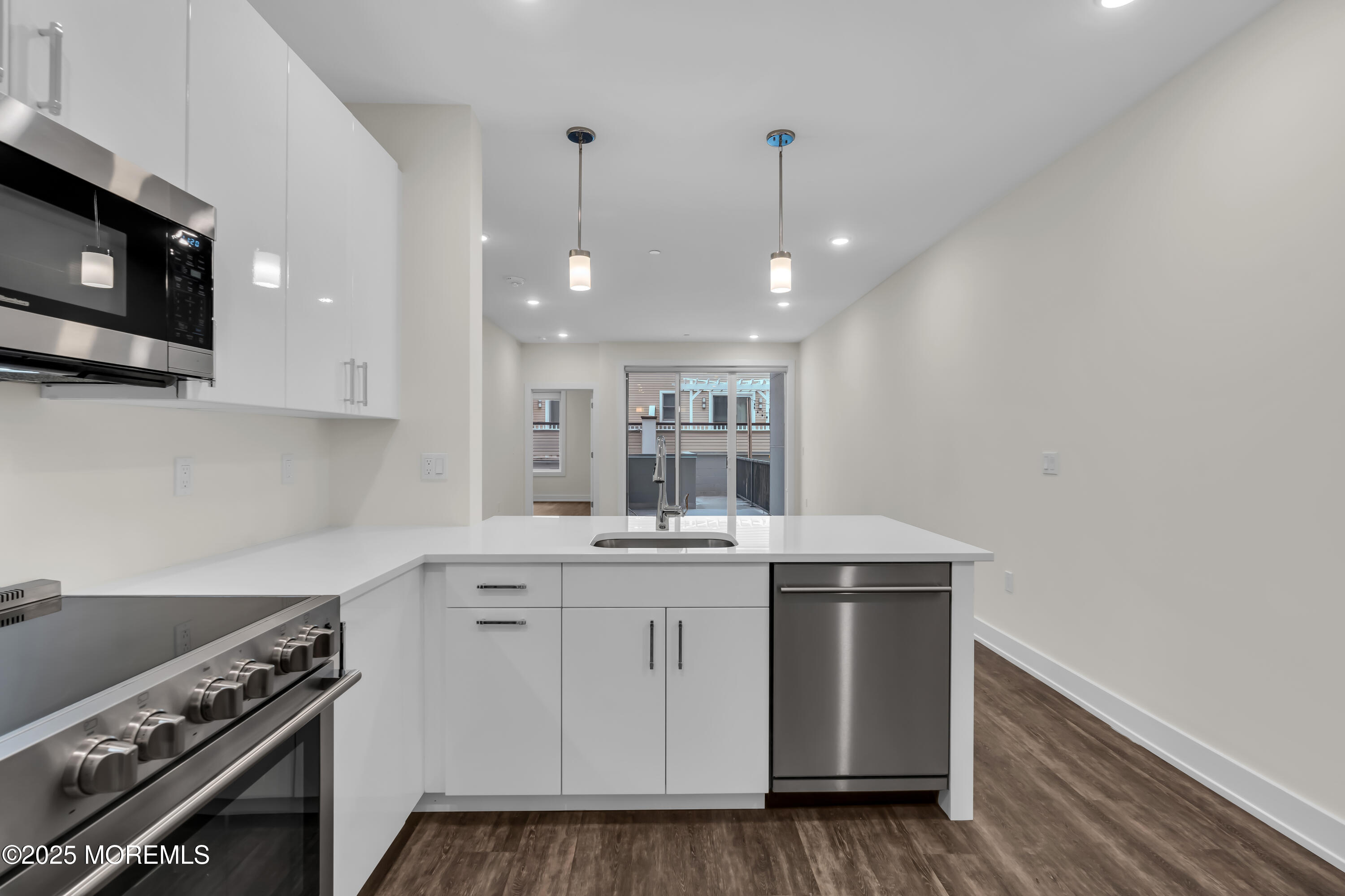 521 Lake Avenue 215