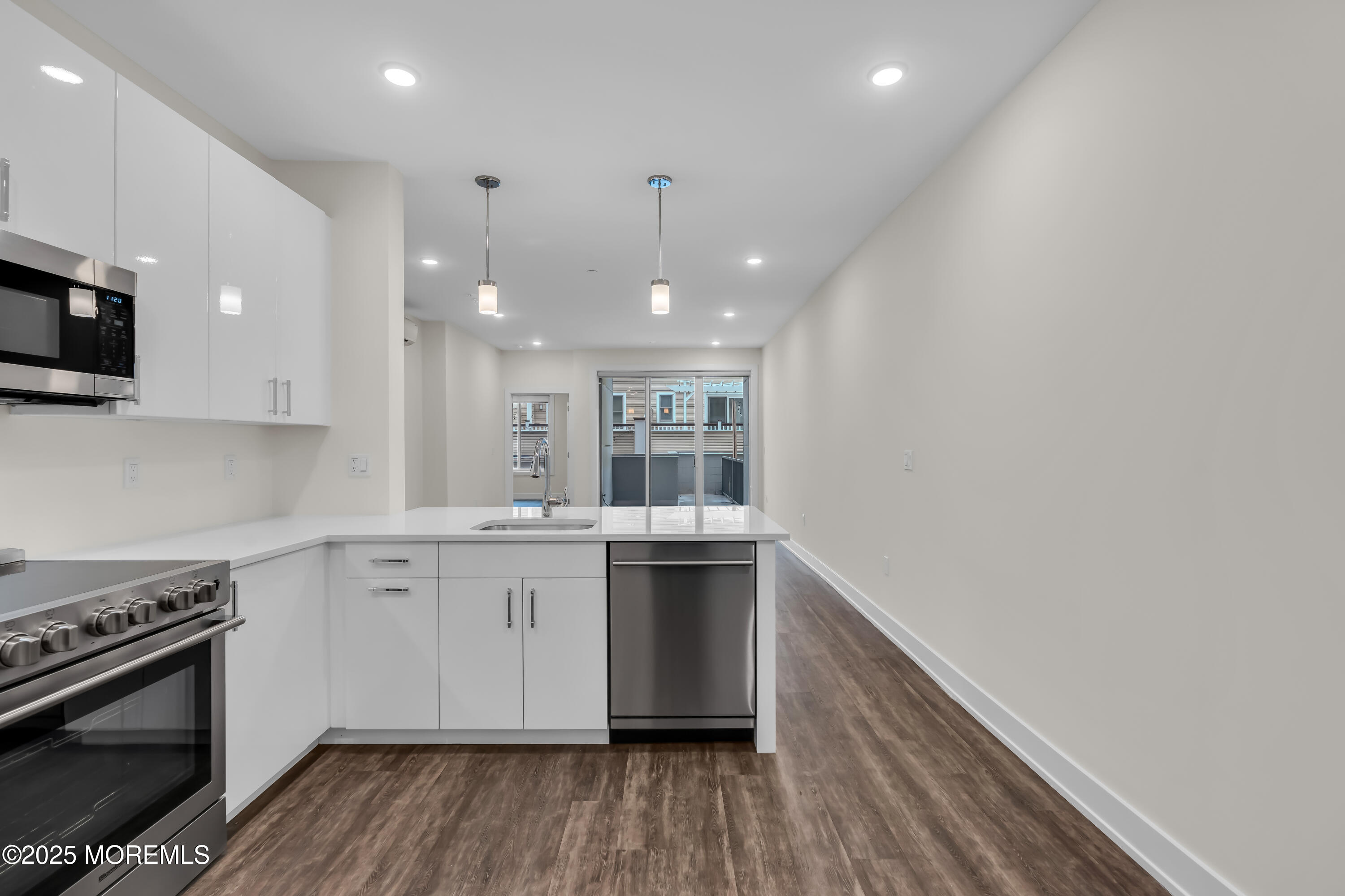 521 Lake Avenue 215