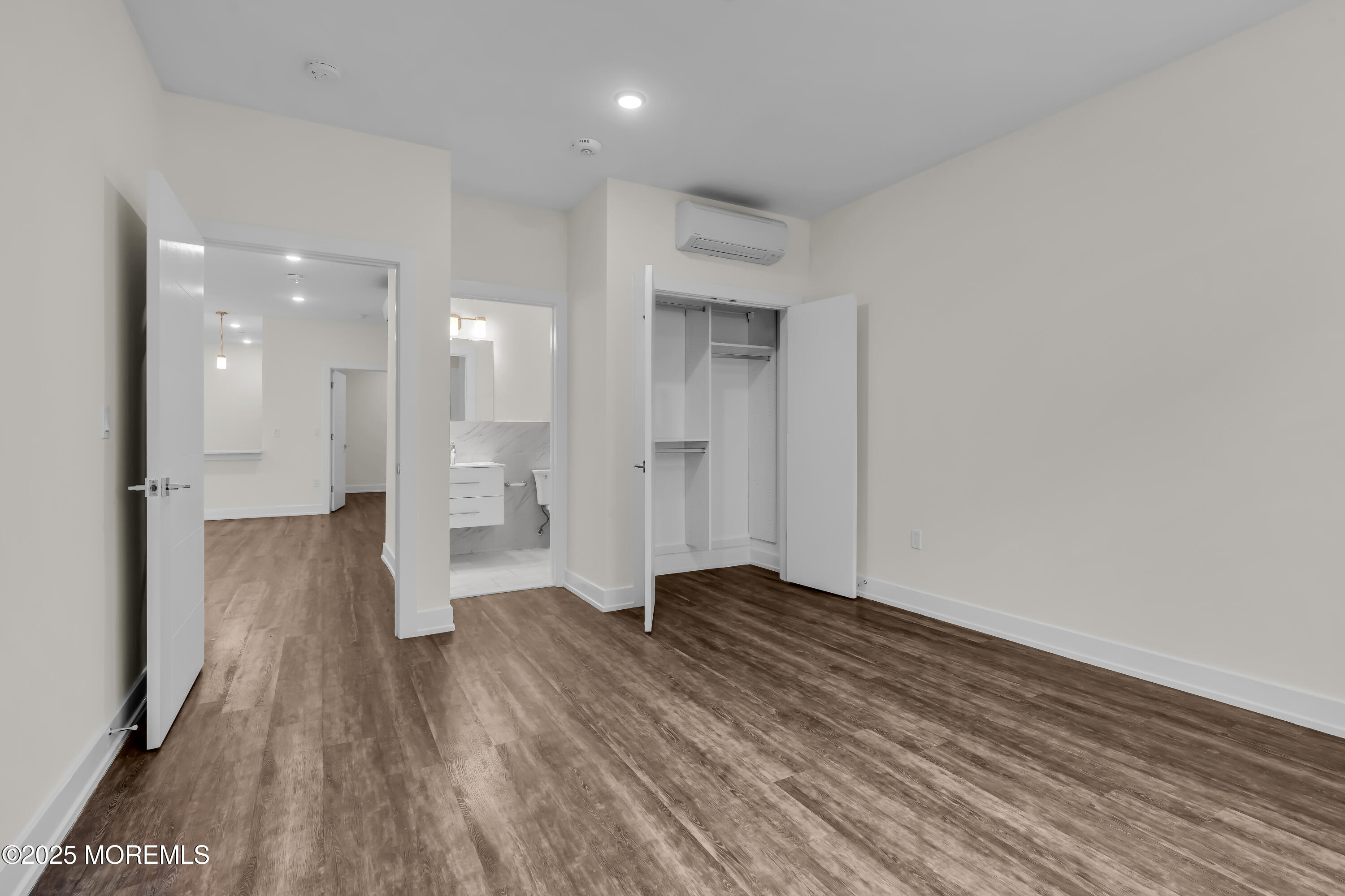 521 Lake Avenue 215