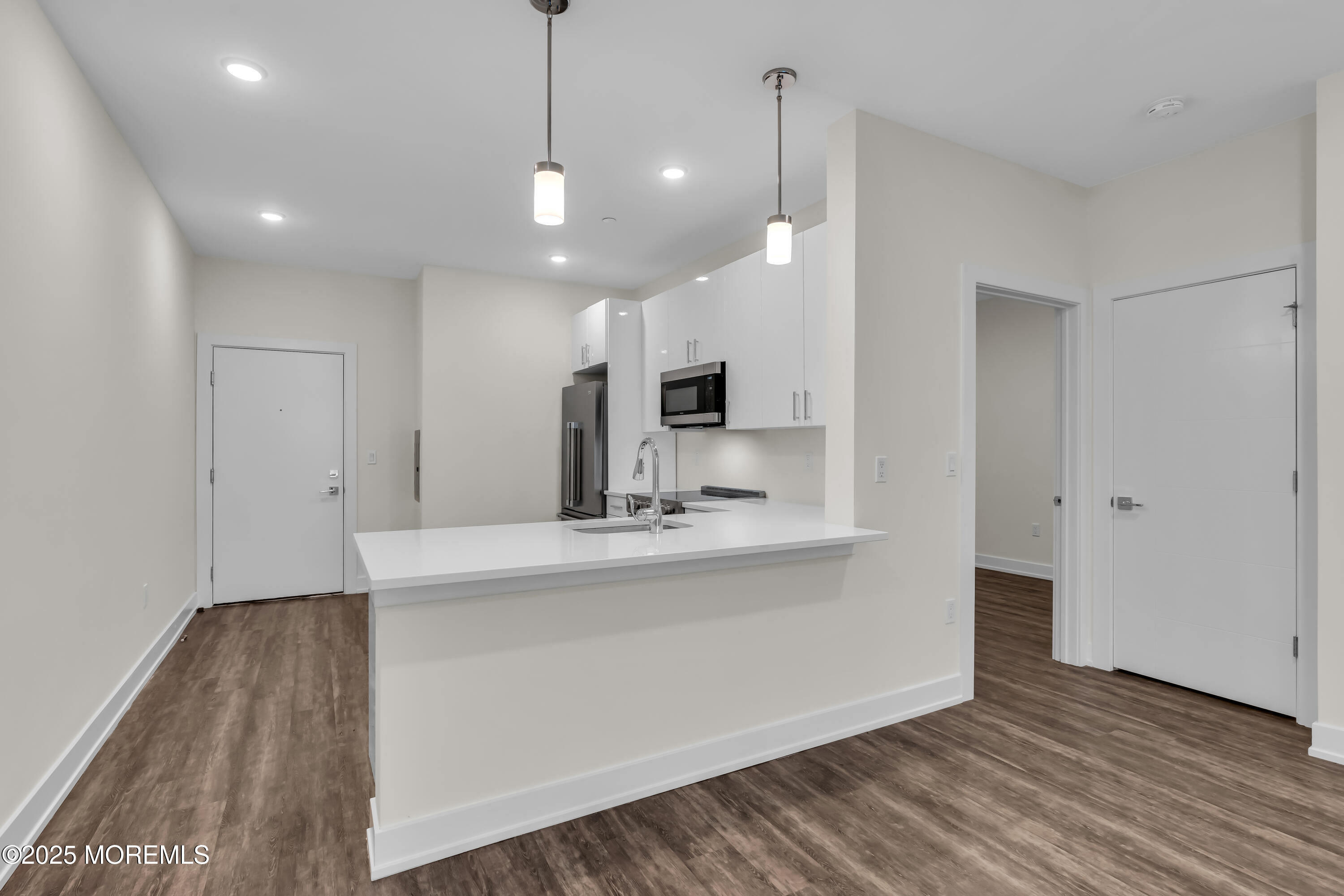 521 Lake Avenue 215