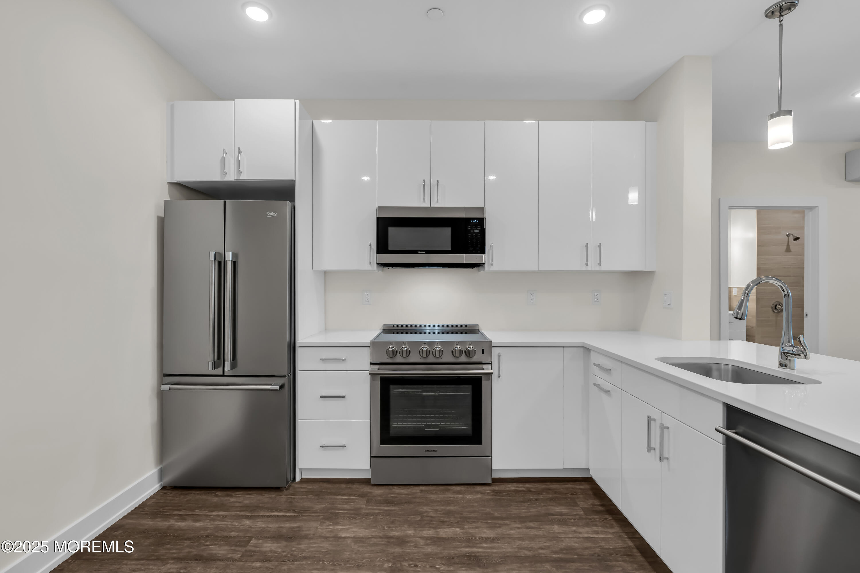 521 Lake Avenue 215