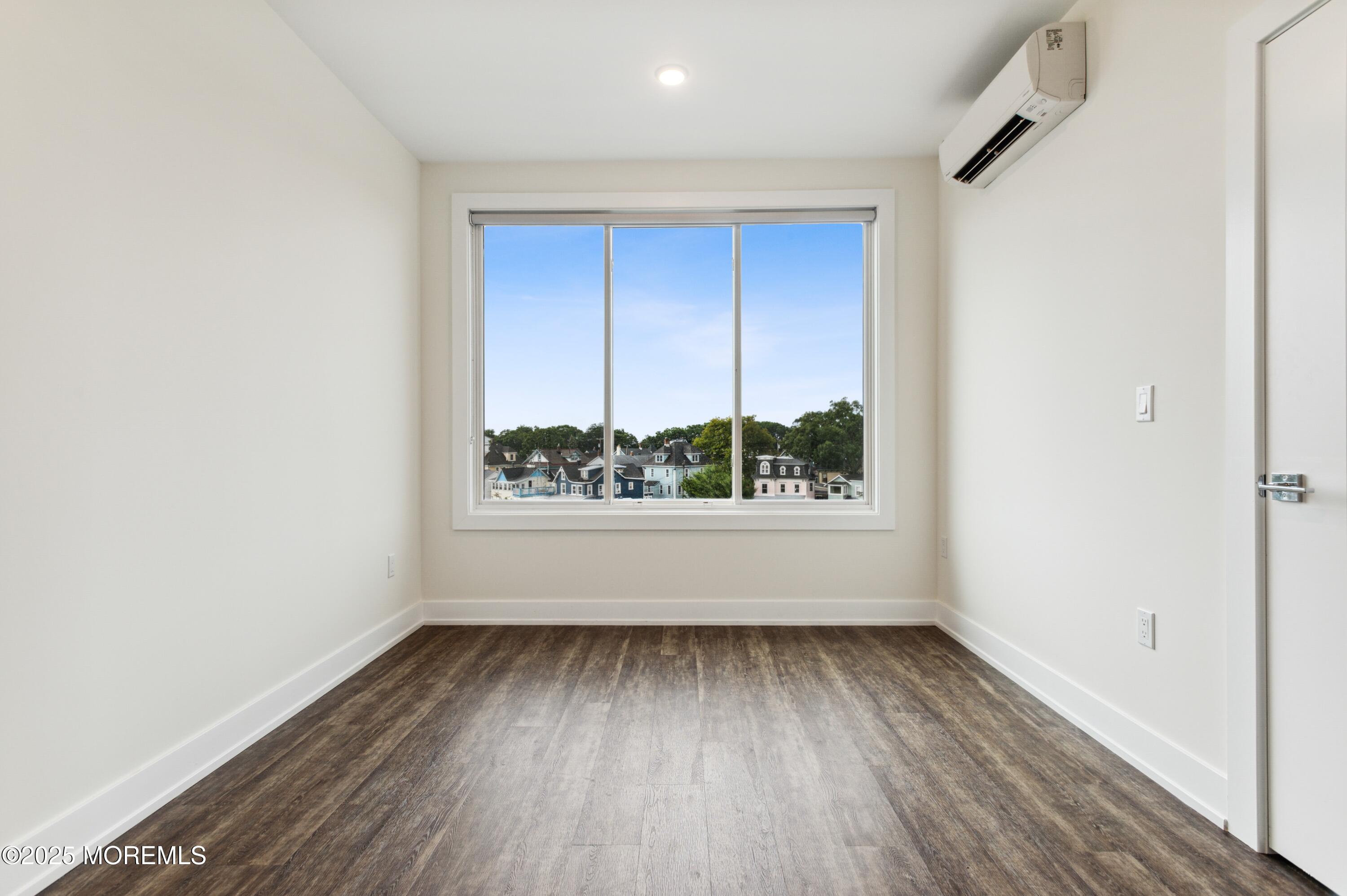 521 Lake Avenue 204