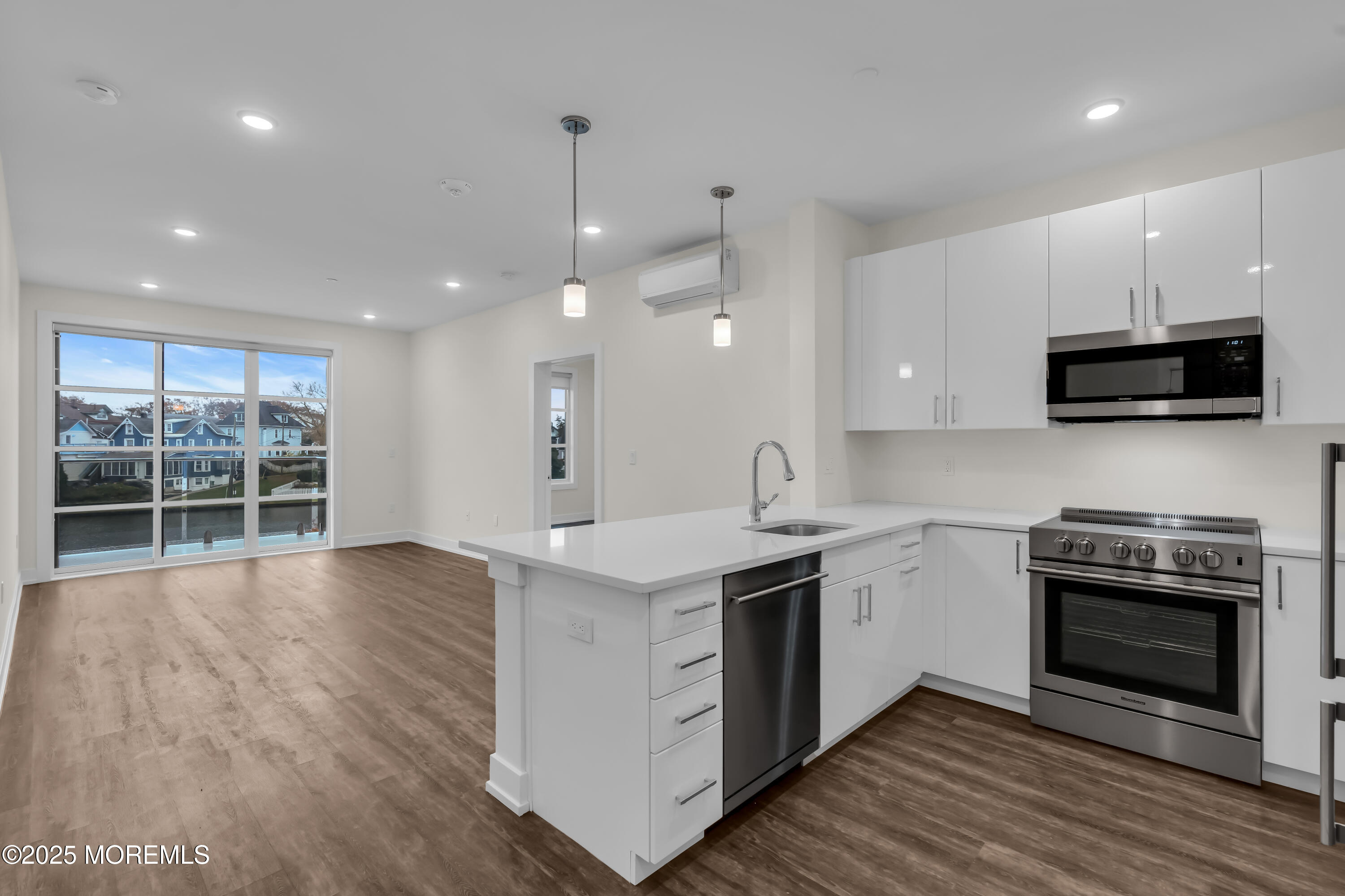 521 Lake Avenue 204