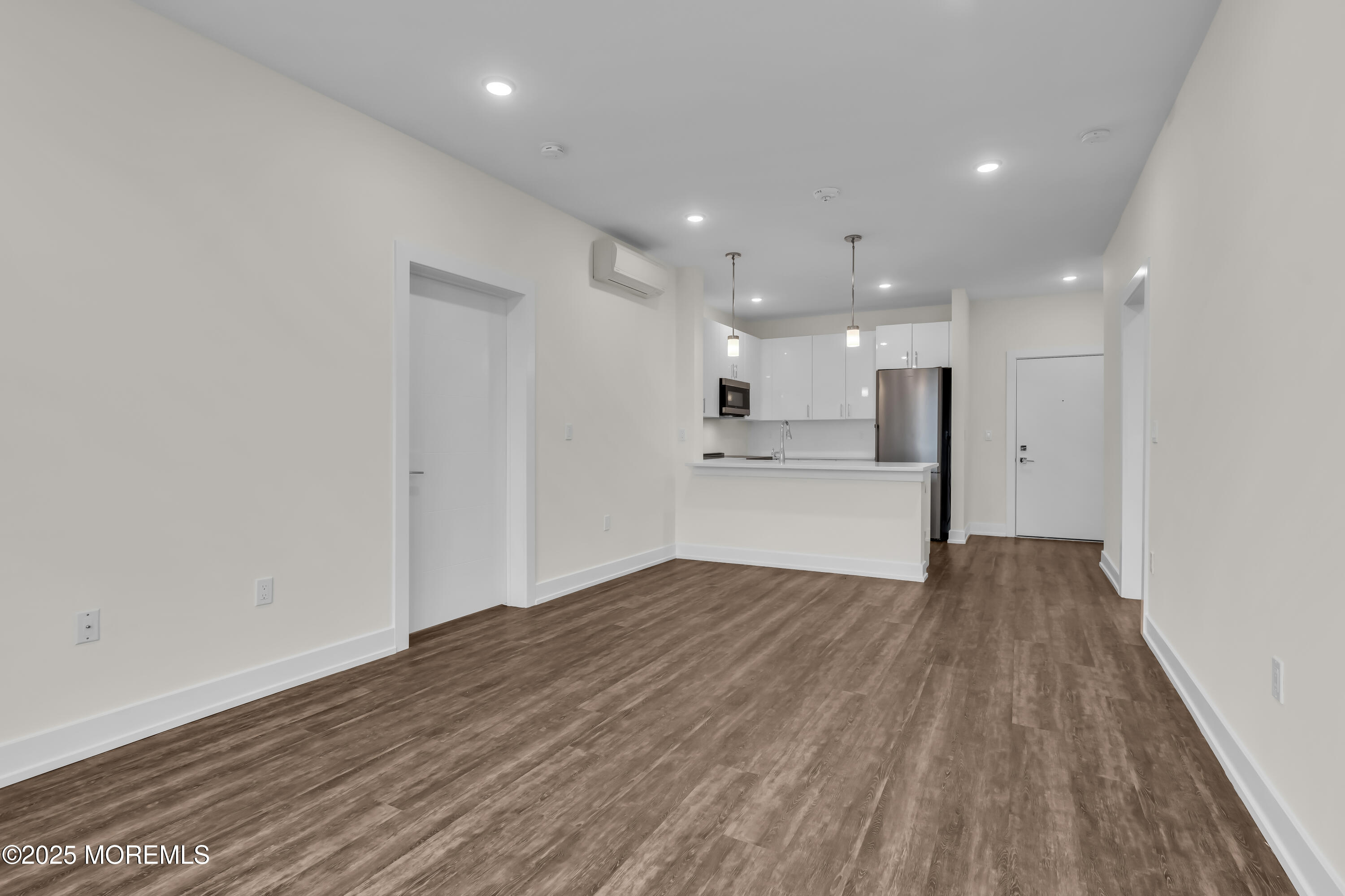 521 Lake Avenue 204