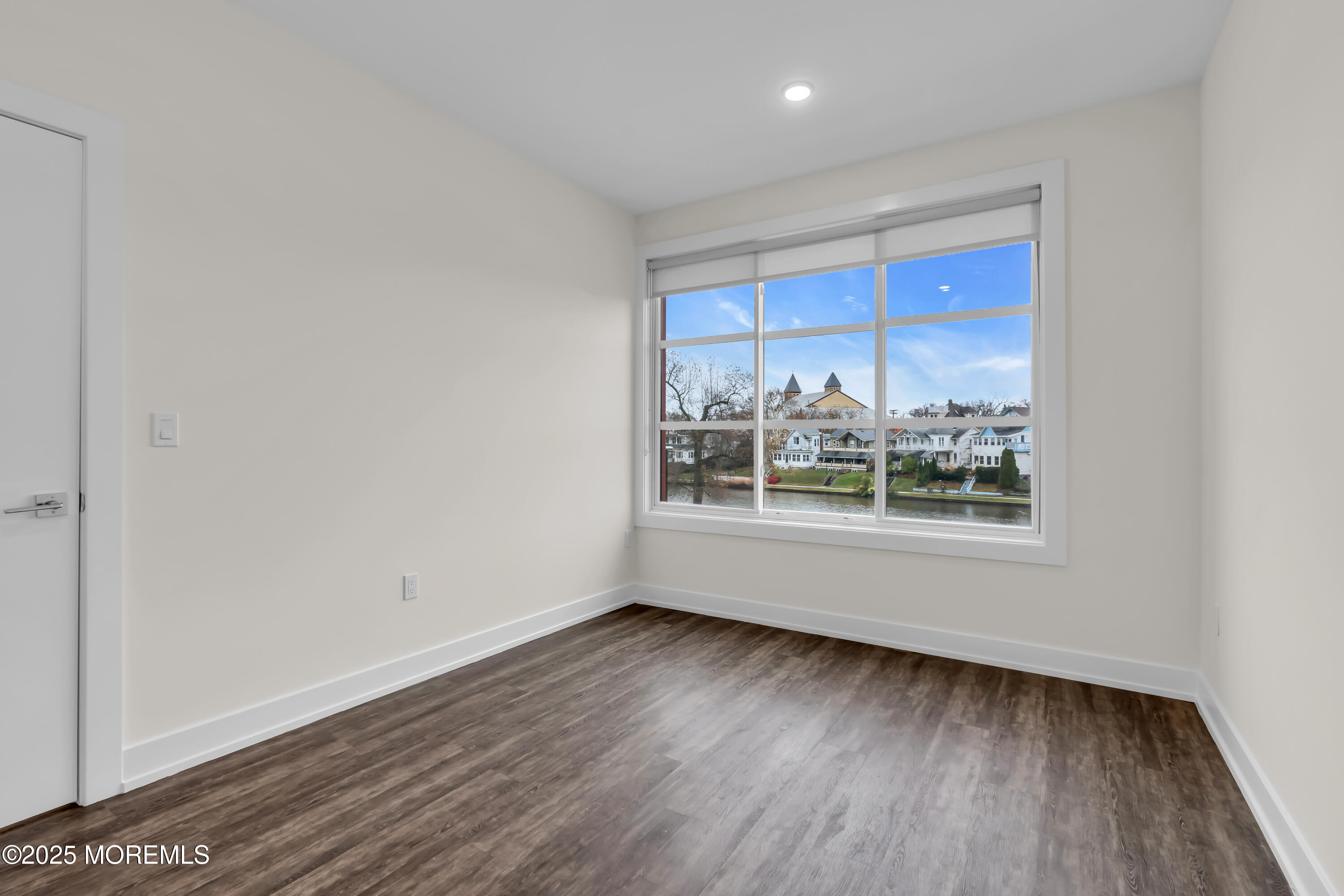 521 Lake Avenue 204